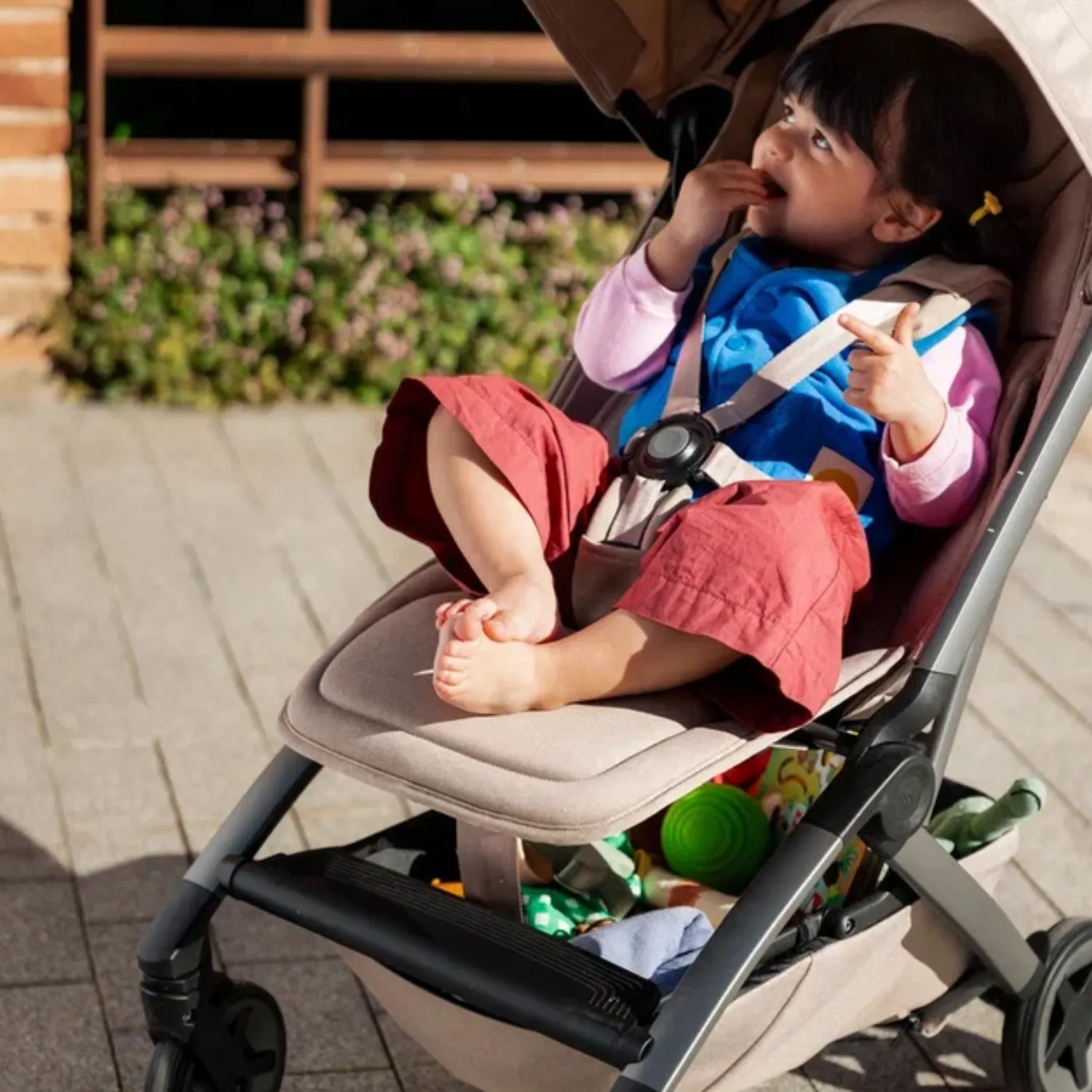 Коляска прогулочная Joolz Aer2 SE с бампером и подстаканником