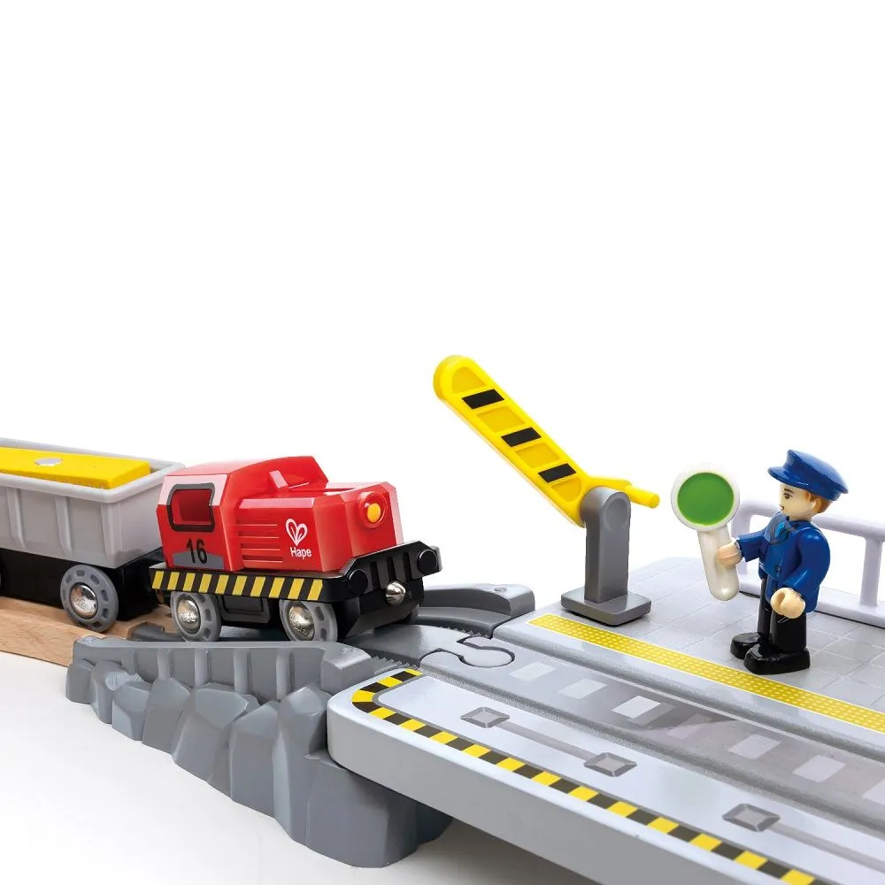 Игровой набор Hape «Доставки груза в порту» E3790_HP