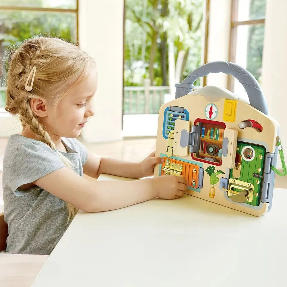 Игрушка HAPE развивающая Бизиборд «Тайные комнаты» E1111_HP