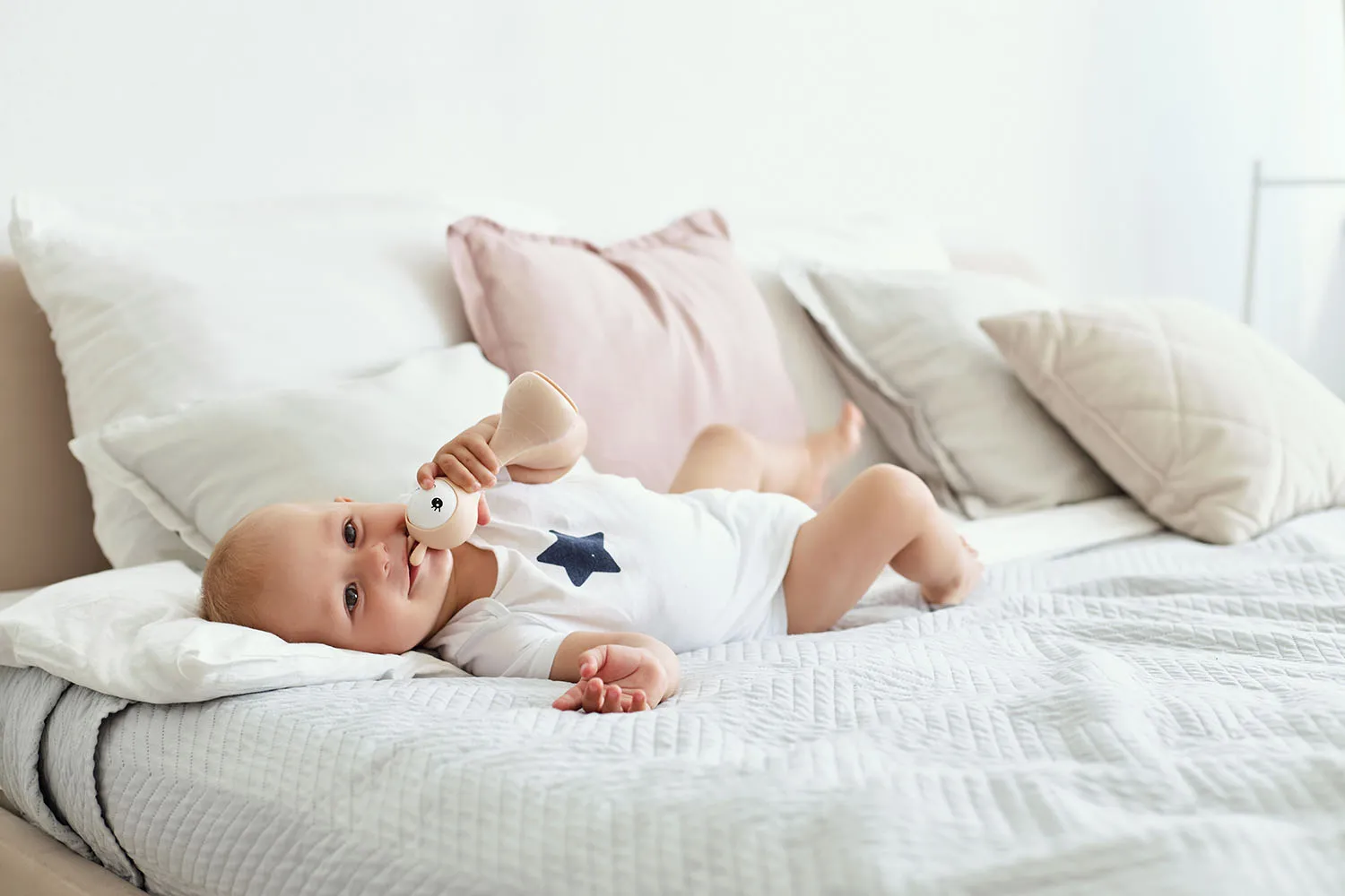 Музыкальная игрушка Alilo Умный зайка R1 бежевый 60407