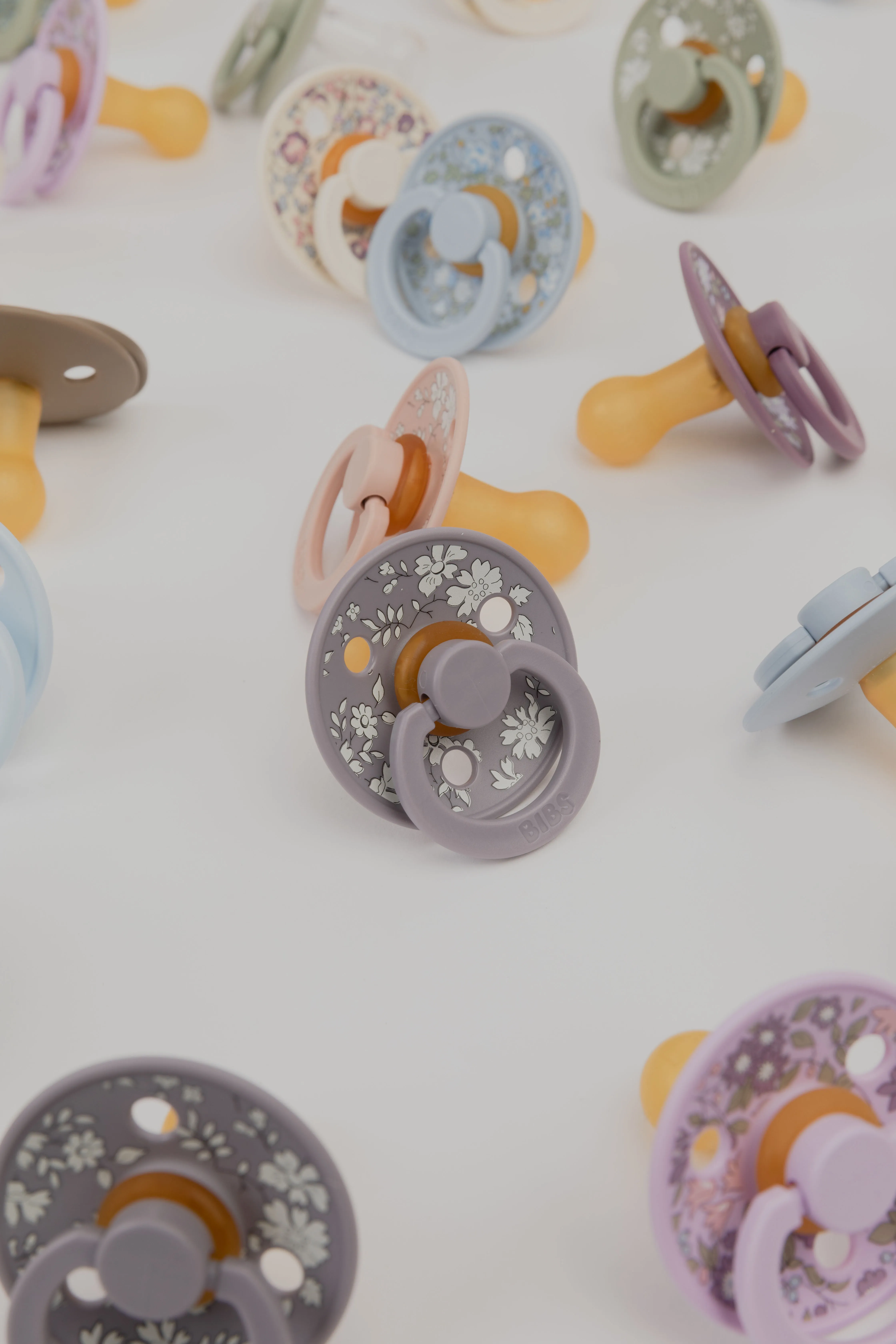 Набор пустышек латексных BIBS Liberty Colour, 2 шт. 6+ месяцев