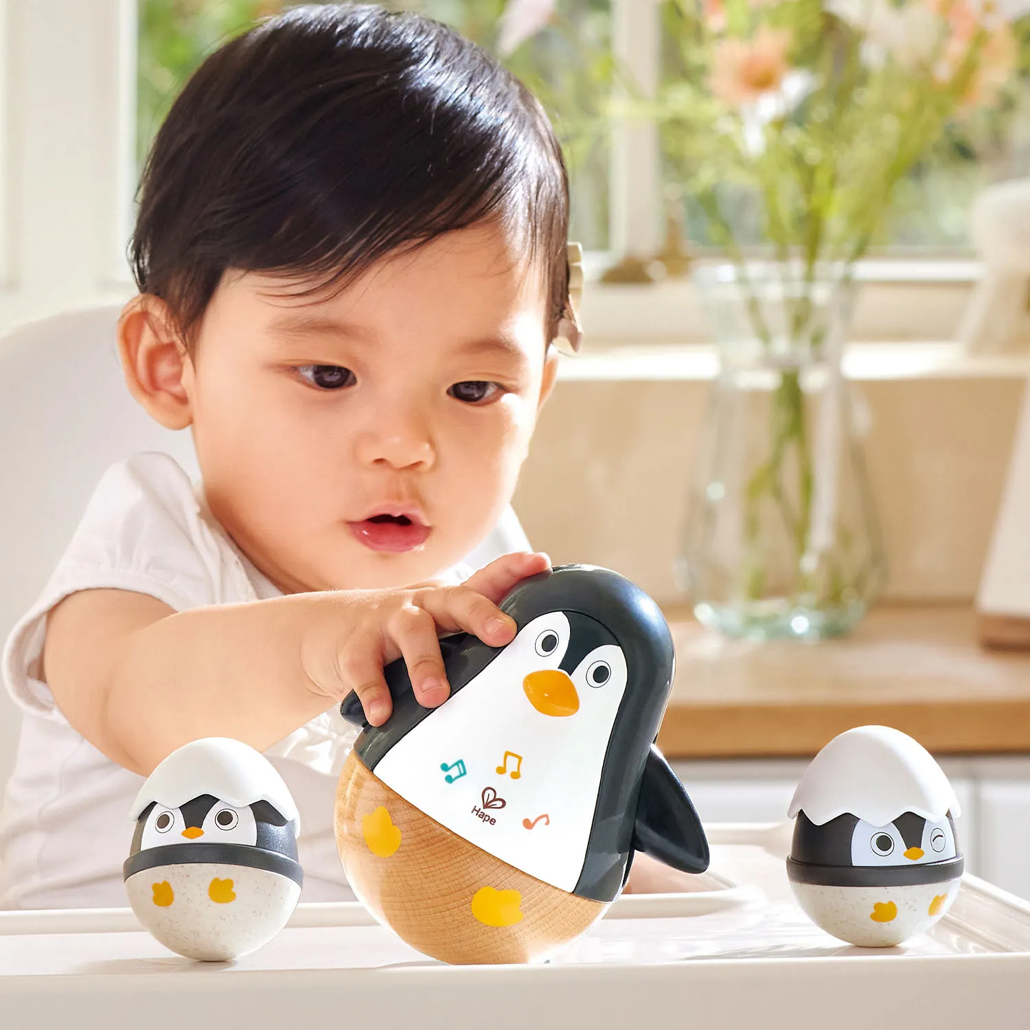 Набор неваляшек HAPE «Малышам» Семья пингвинов E0136_HP