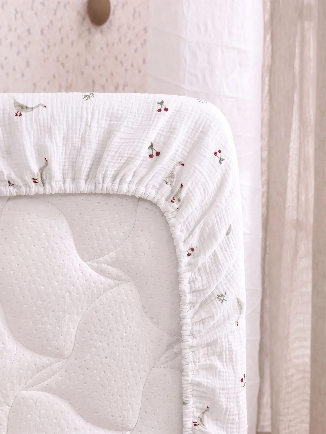 Комплект простыней на резинке PERINA для колыбели CoZee Muslin 81х51 см 2 шт Гуси/Белый ПРCZ-M.1.03х2.8. Изображение 4