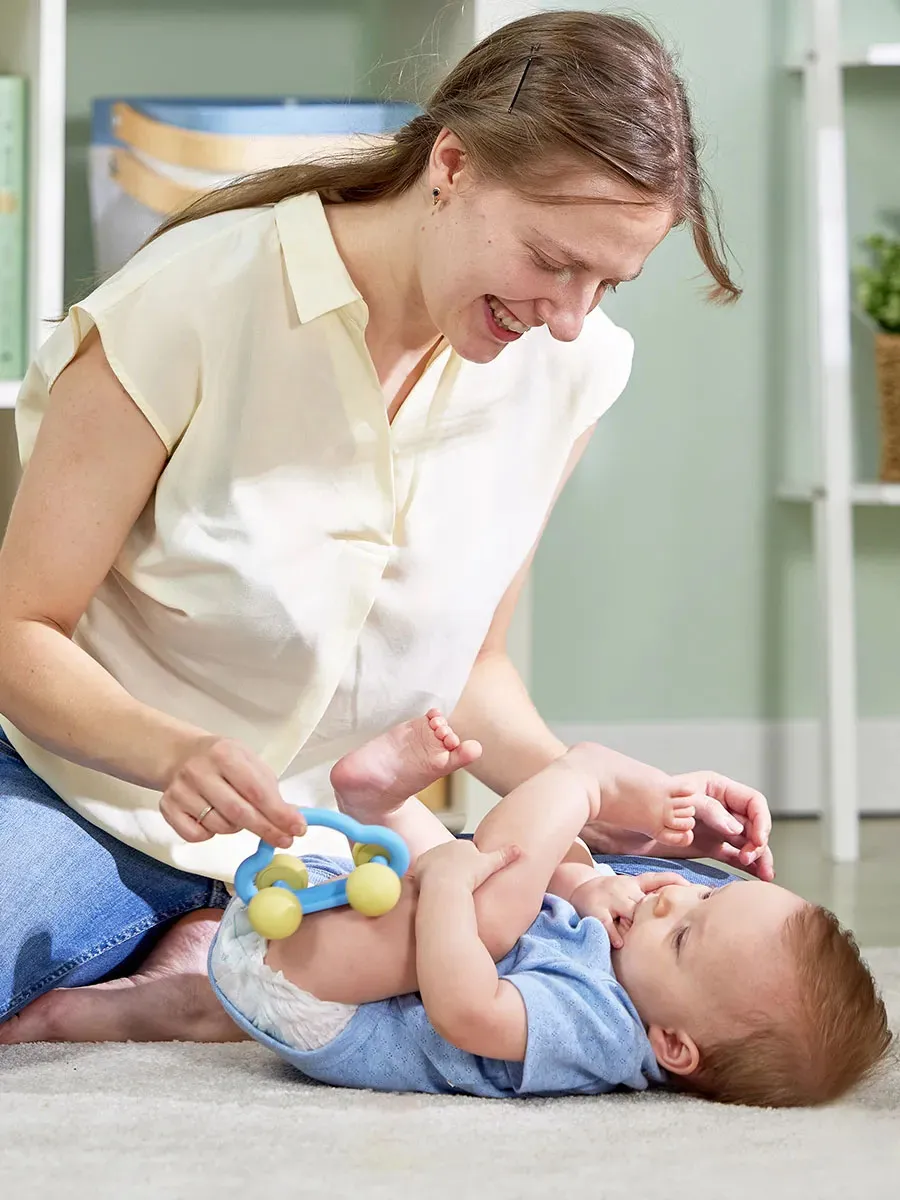 Машинка Hape «Погремушка-Роллер»