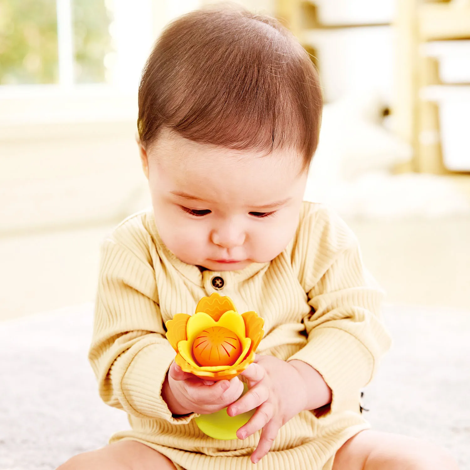 Погремушка HAPE «Малышам» Оранжевый цветок E0137_HP