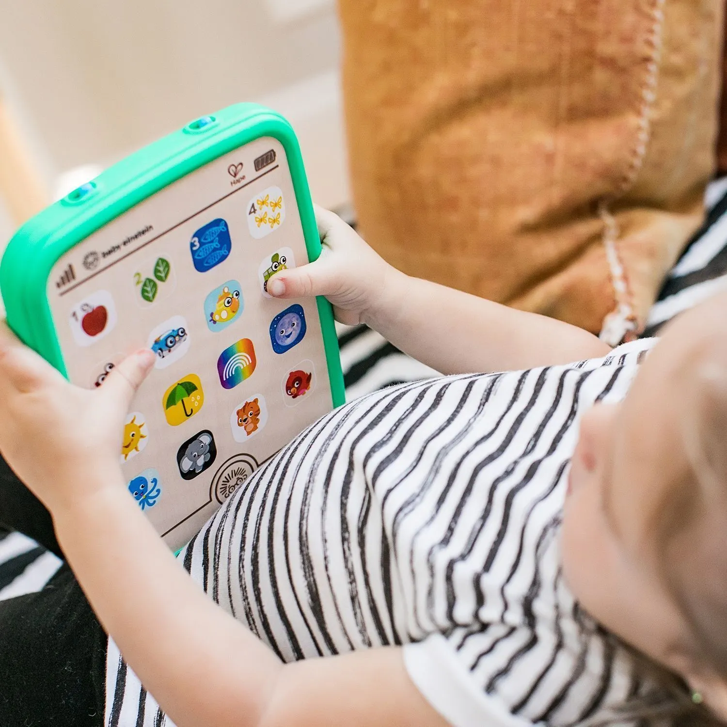 Музыкальная игрушка Hape «Планшет»