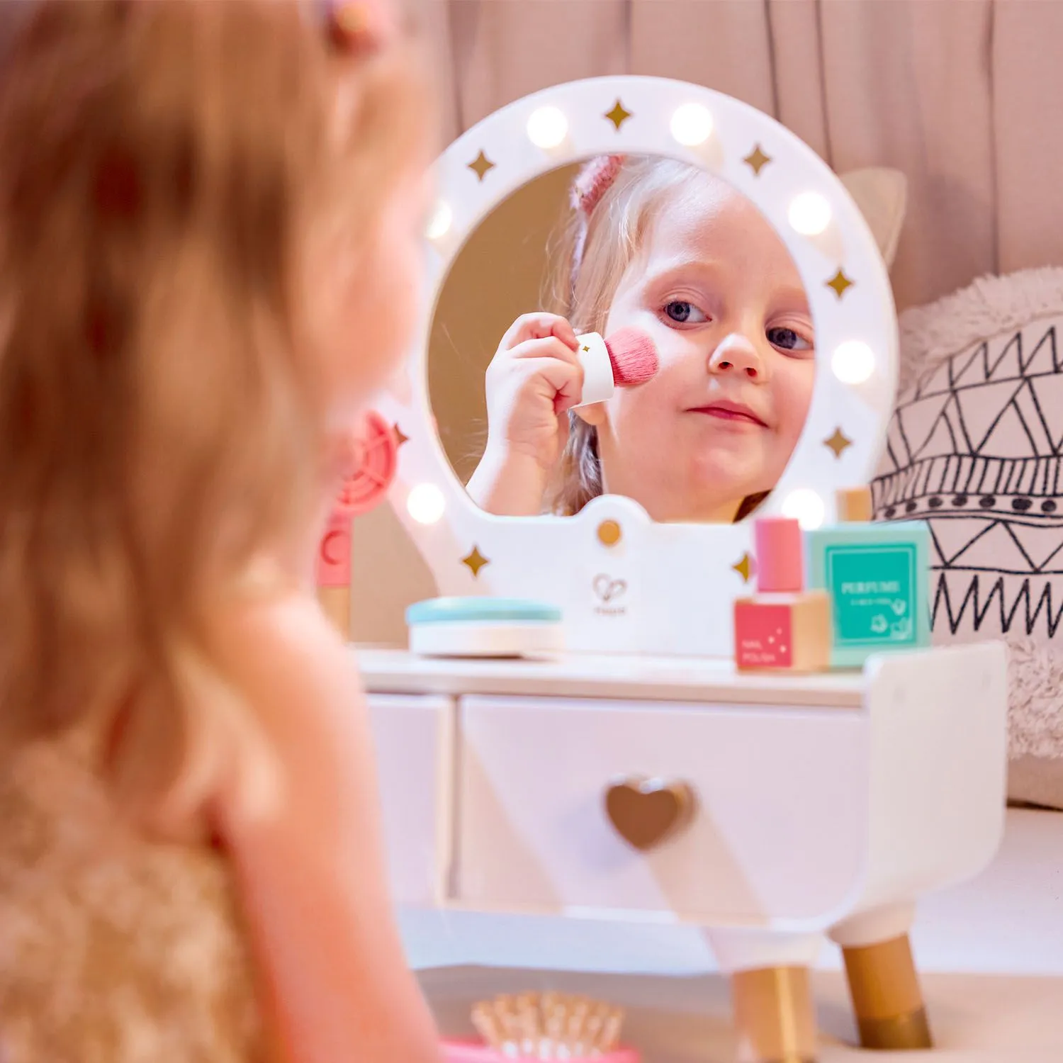 Hабор игровой HAPE Туалетный столик с аксессуарами «Делюкс комплект» E3219_HP