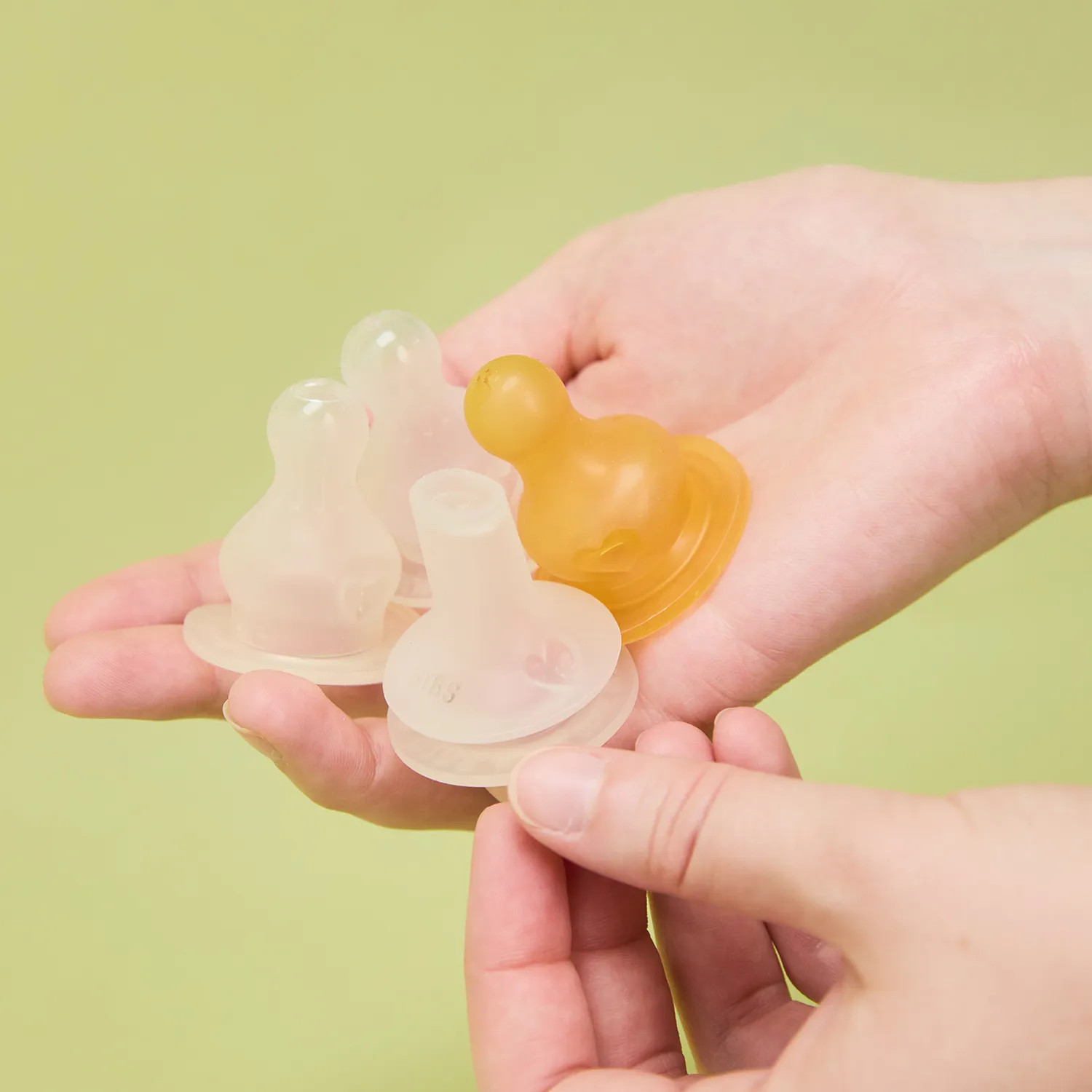 Бутылочка BIBS стеклянная для кормления с силиконовой соской средний поток 240 мл