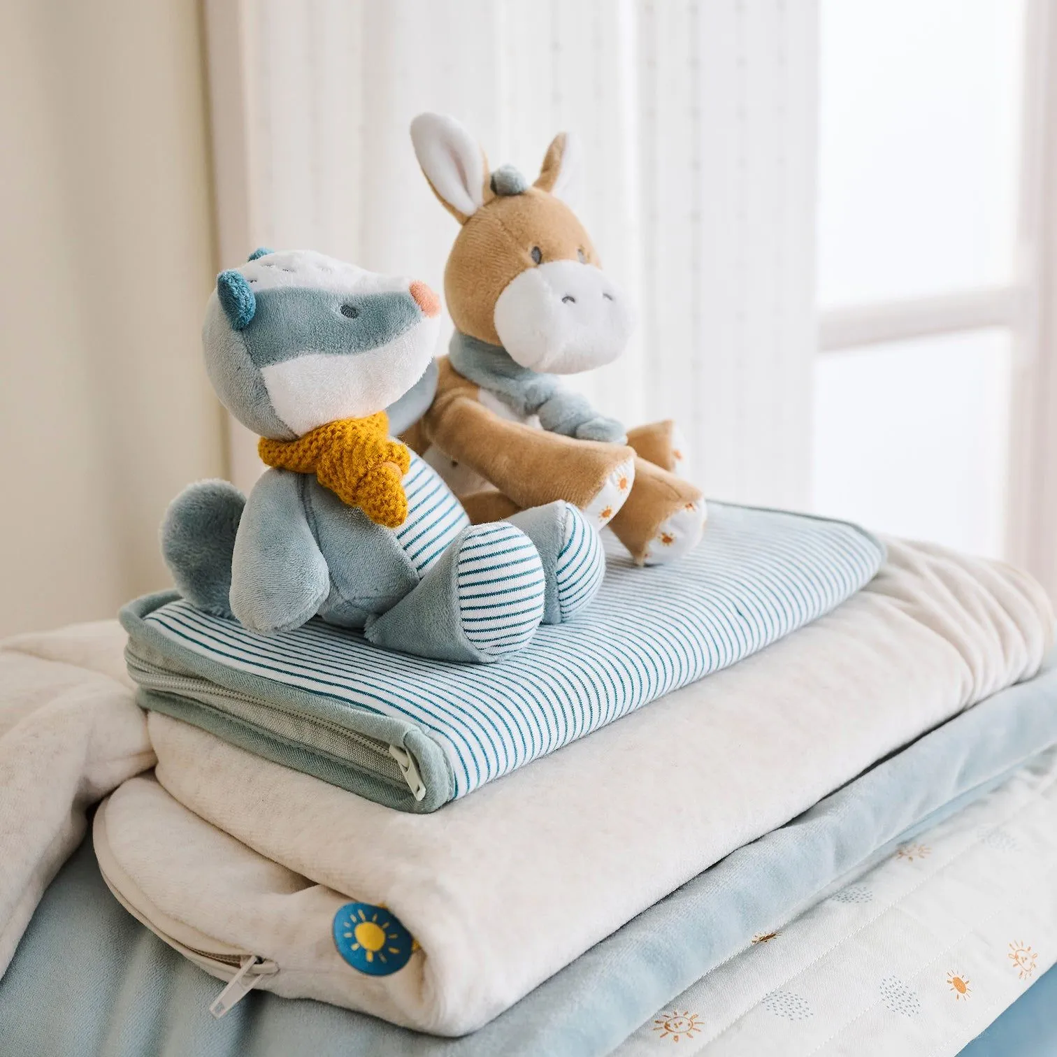 Игрушка мягкая Nattou Rattle MINI FELIX & LEO Барсук 595025