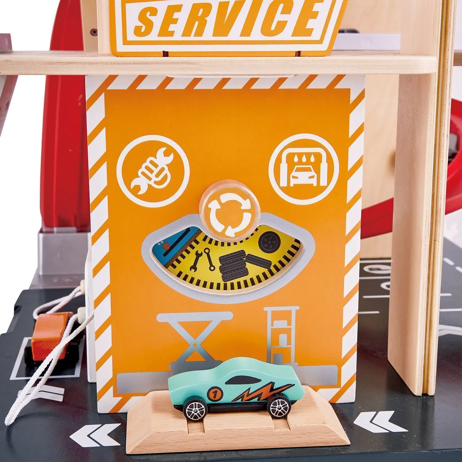 Деревянная многоуровневая автостоянка Hape «Гараж для трюков»