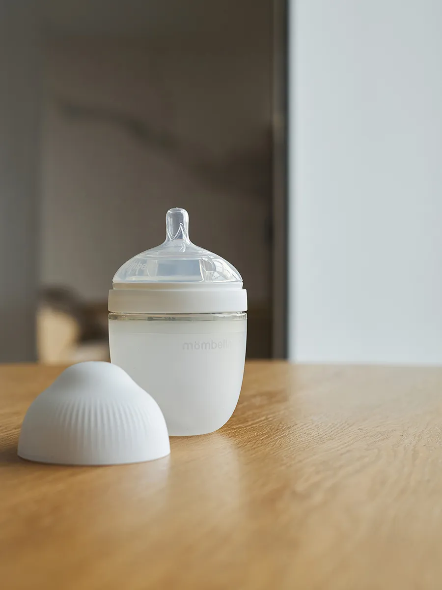 Бутылочка Mombella силиконовая антиколиковая Wide Neck широкая 210 мл белая 8137. Изображение 6