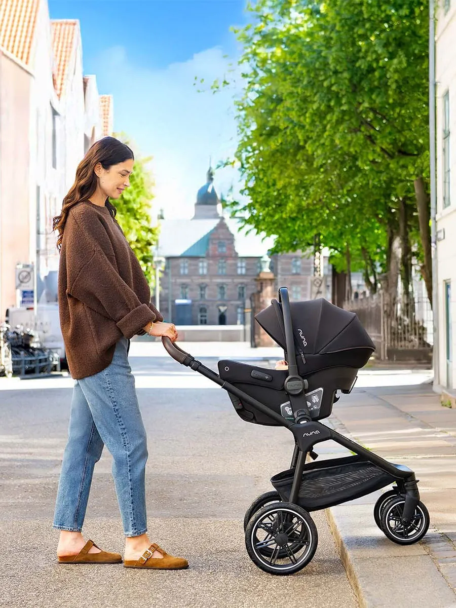 Легкая прогулочная коляска для путешествий Nuna TRVL LX с автолюлькой Nuna PIPA URBN