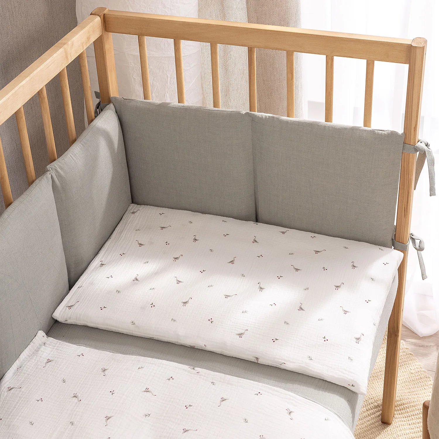 Комплект постельного белья Perina Muslin 3 предмета 120х60 Гуси/Шалфей КПБ3-М.1.22х2.8