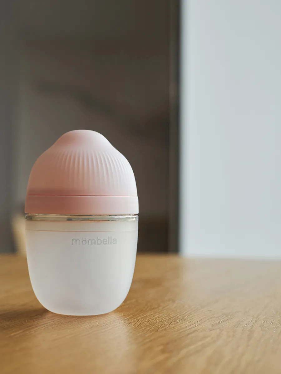 Бутылочка Mombella силиконовая антиколиковая Wide Neck широкая 210 мл розовая 8139. Изображение 4