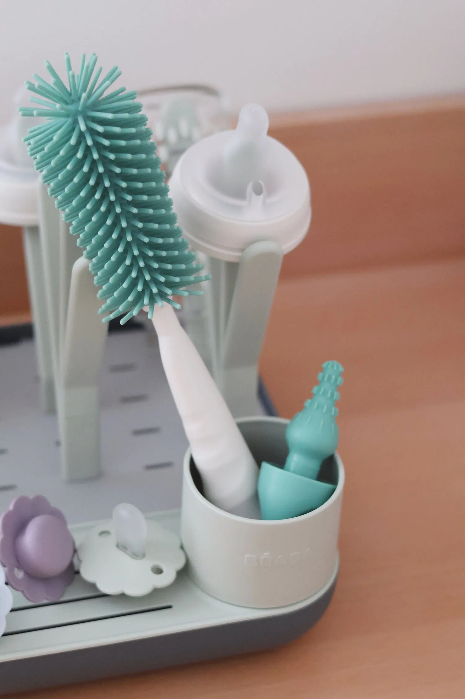 Ёршик силиконовый 2-в-1 Beaba SILICONE BOTTLE BRUSH 911672