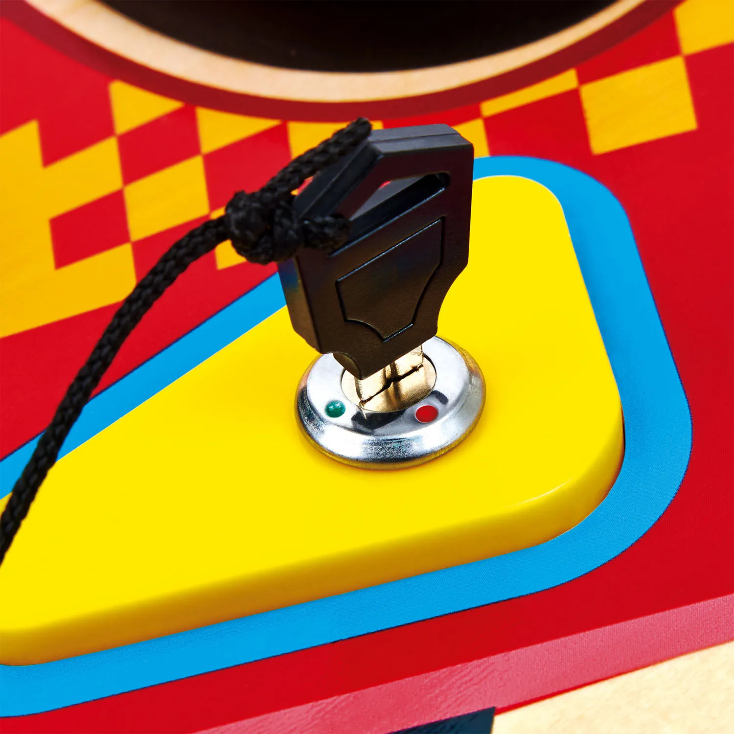 Игрушка HAPE развивающий бизиборд «Маленький гонщик» E1120_HP