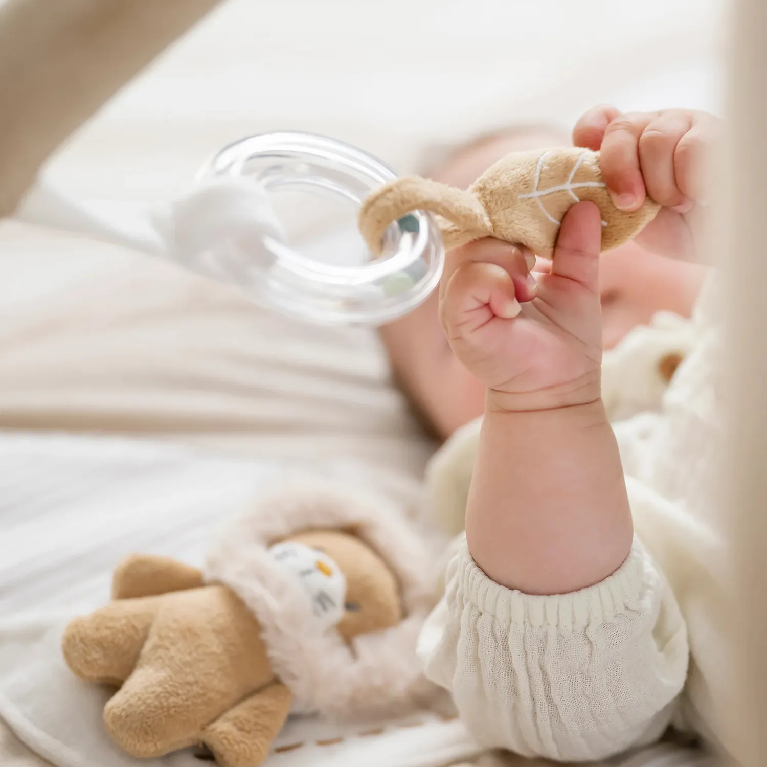 Коврик детский игровой Nattou FLO, ERNEST & OLI Лиса, Лев и Слоник с арками 682251