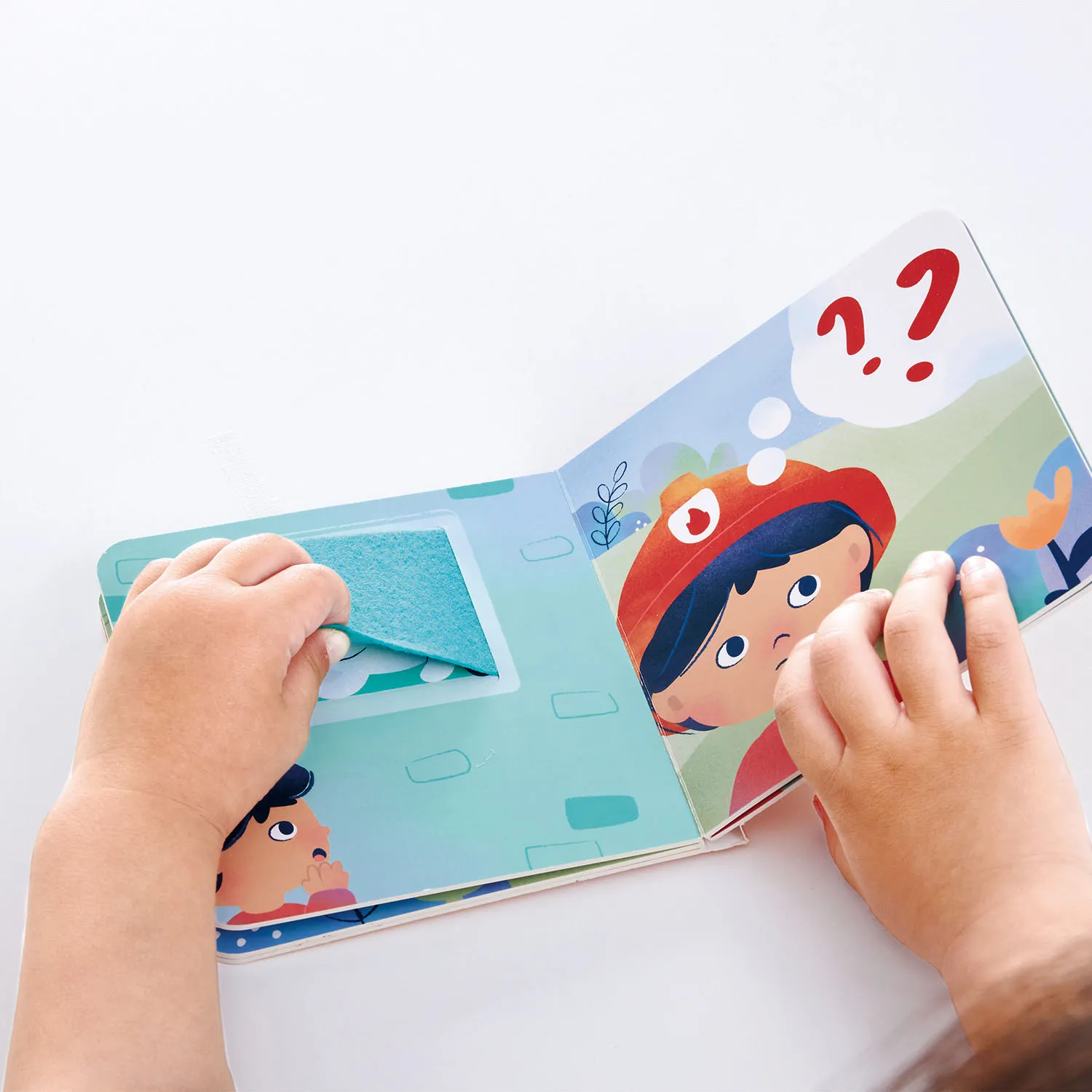 Набор игровой HAPE «Пожарная машина» (детская иллюстрированная книга Hape Land) E3440_HP