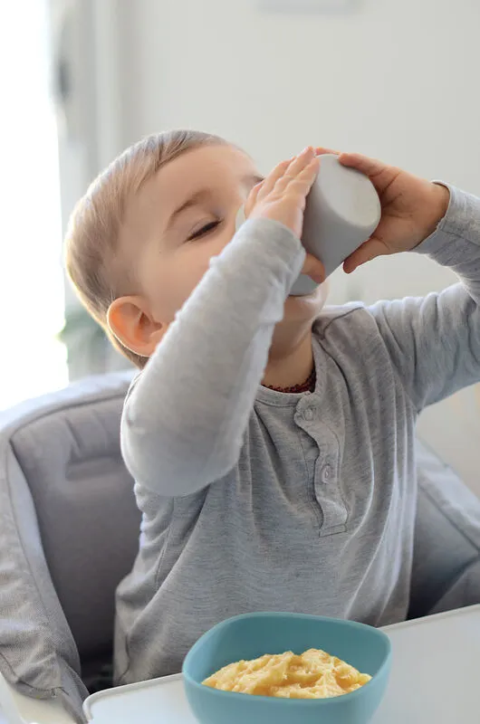 Набор детской посуды Beaba Slicone Meal Set (2 тарелки, стакан, ложка)