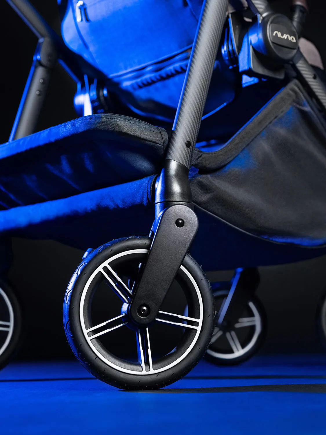 Коляска 2 в 1 Nuna SWIV BMW, Коричневый (UMBER)