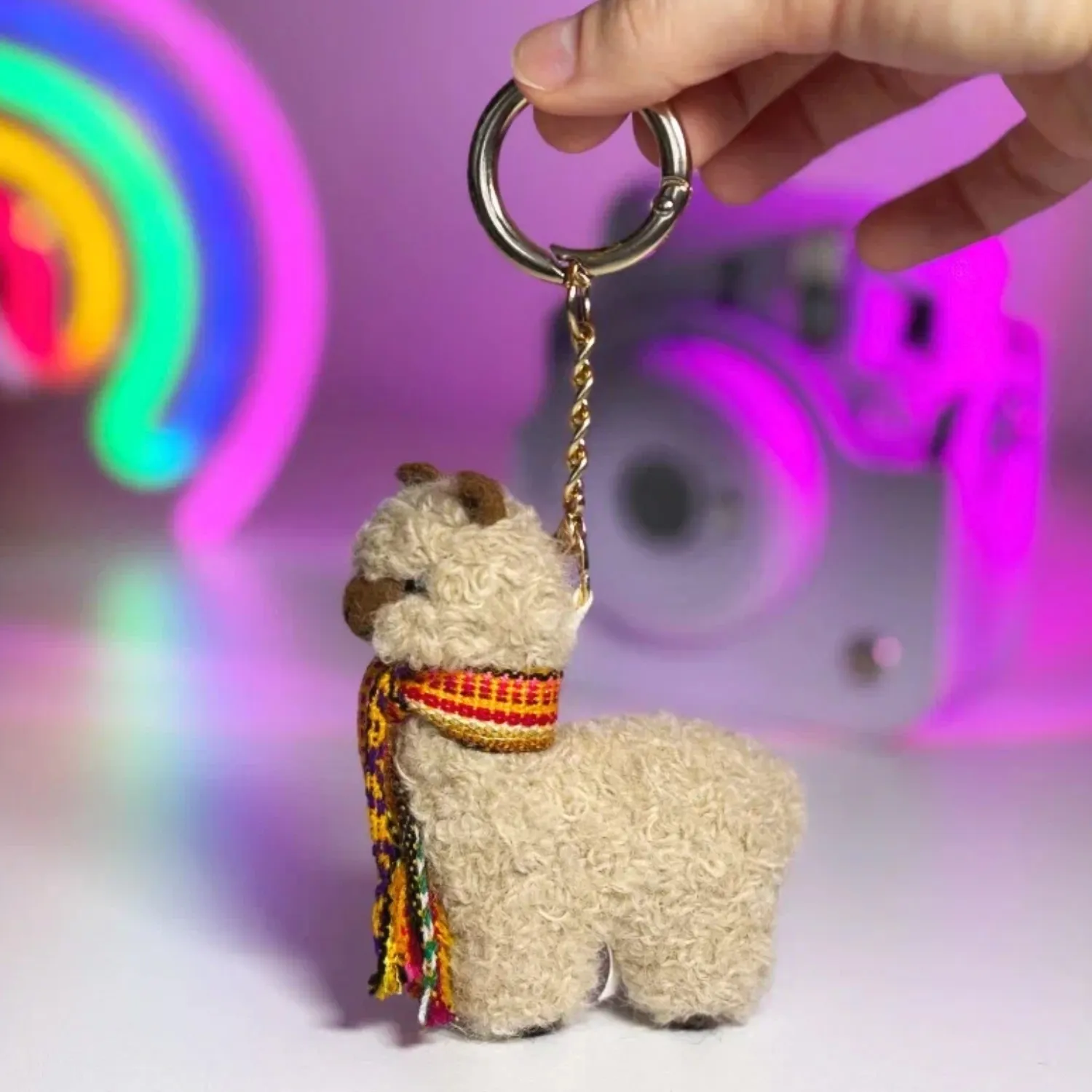 Брелок вязаный ЛеРаРу альпачонок Саами в шарфике лликкла