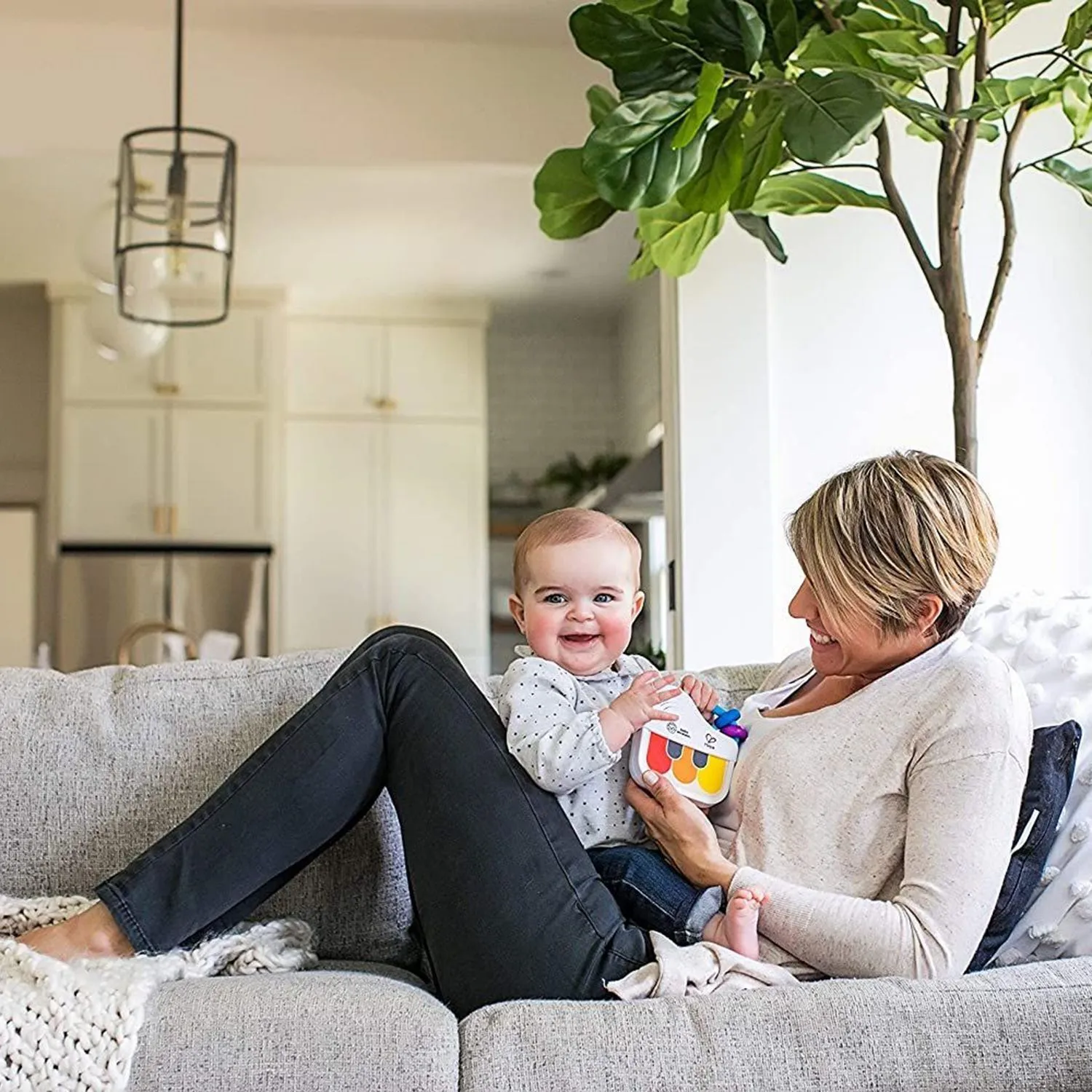 Музыкальная игрушка мини-пианино Hape «Волшебное прикосновение»