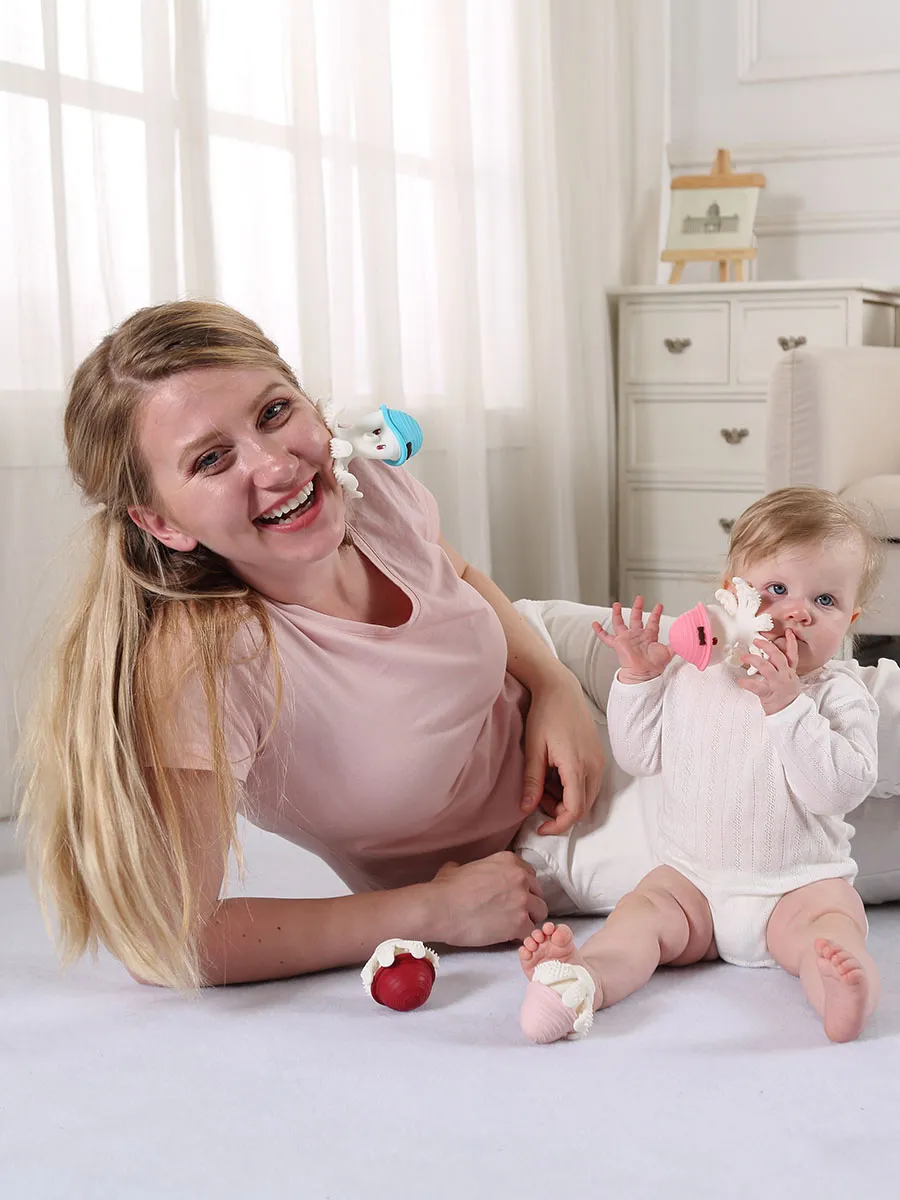 Прорезыватель Mombella силиконовый Осьминог красный 8121. Изображение 2