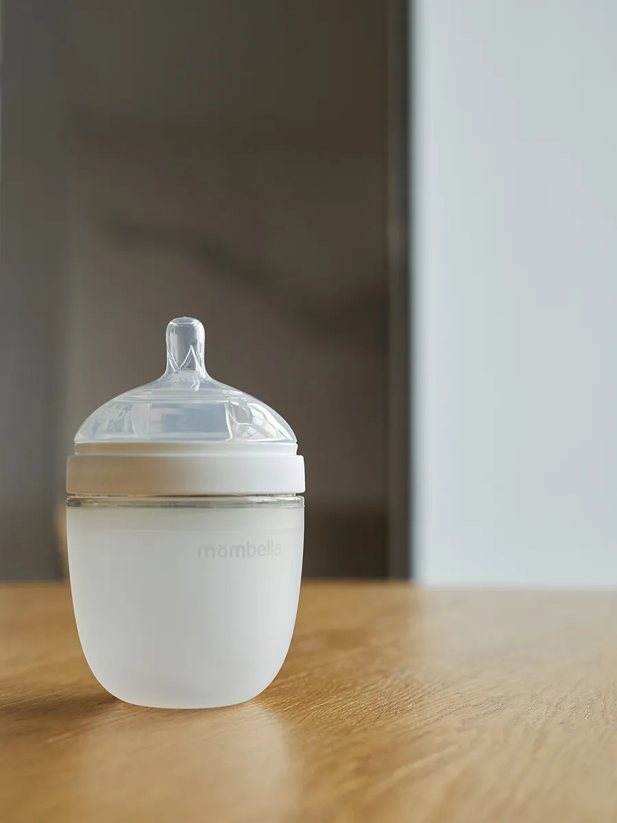 Бутылочка Mombella силиконовая антиколиковая Wide Neck широкая 210 мл белая 8137. Изображение 5