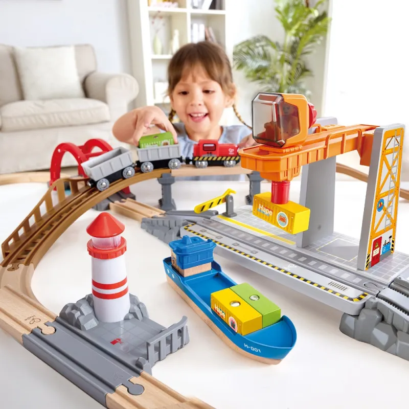 Игровой набор Hape «Доставки груза в порту» E3790_HP