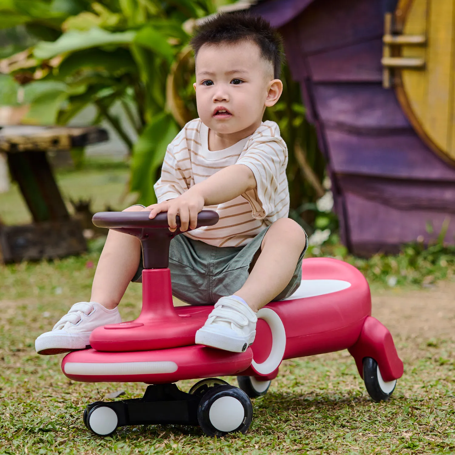 Беговел, машинка, толокар HAPE со светом и звуком «Первый транспорт»