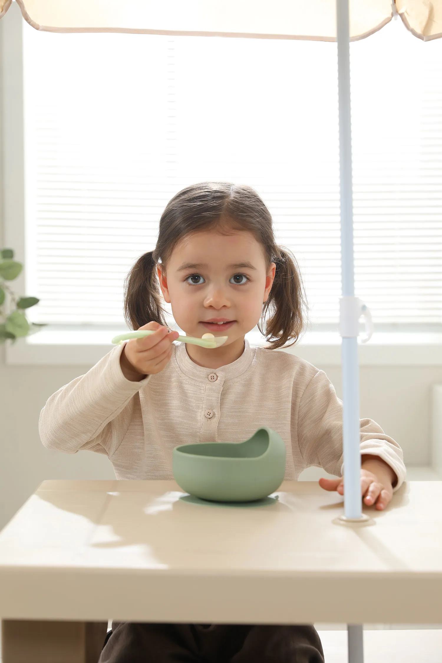 Стол садовый с зонтом UNIX Kids Garden 70x90 см Camel PTGARDTB67CL