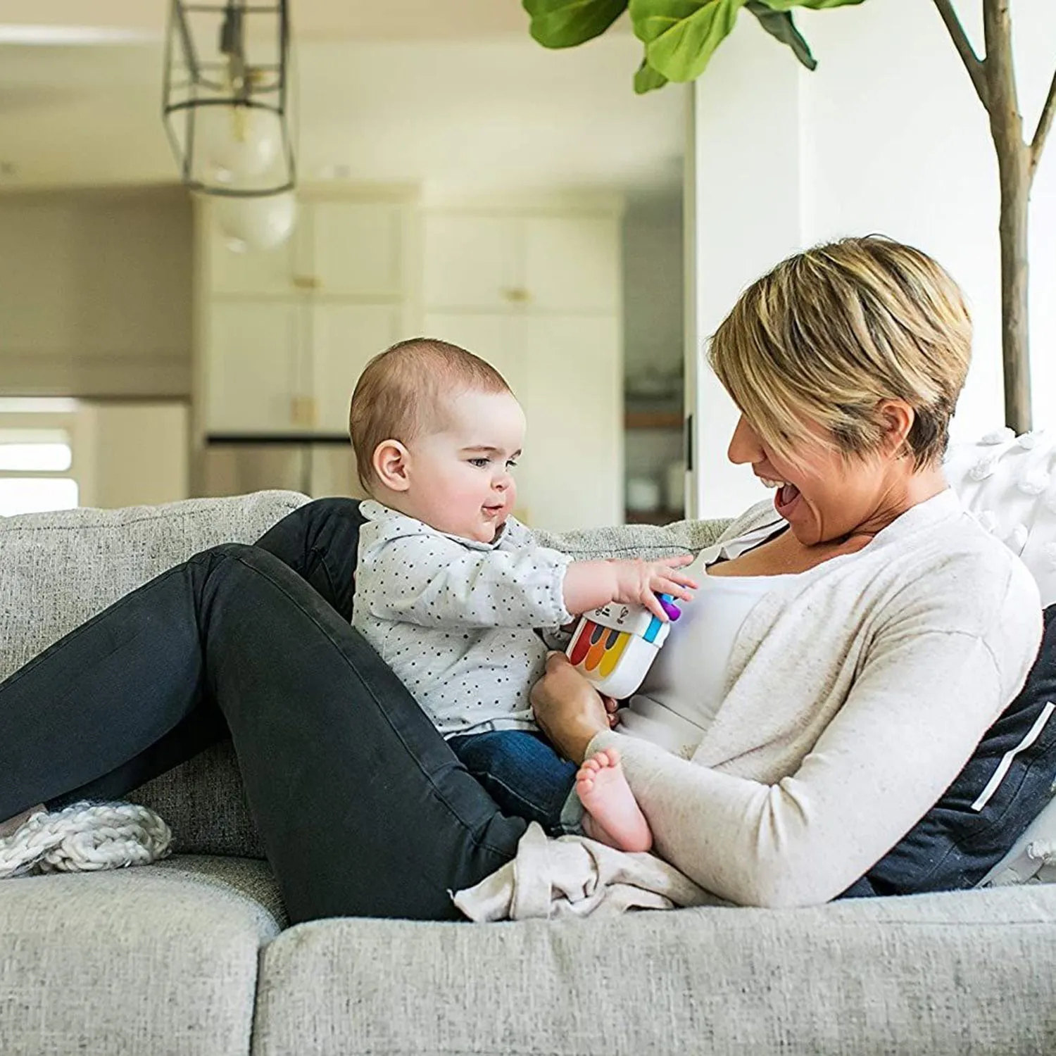 Музыкальная игрушка мини-пианино Hape «Волшебное прикосновение»