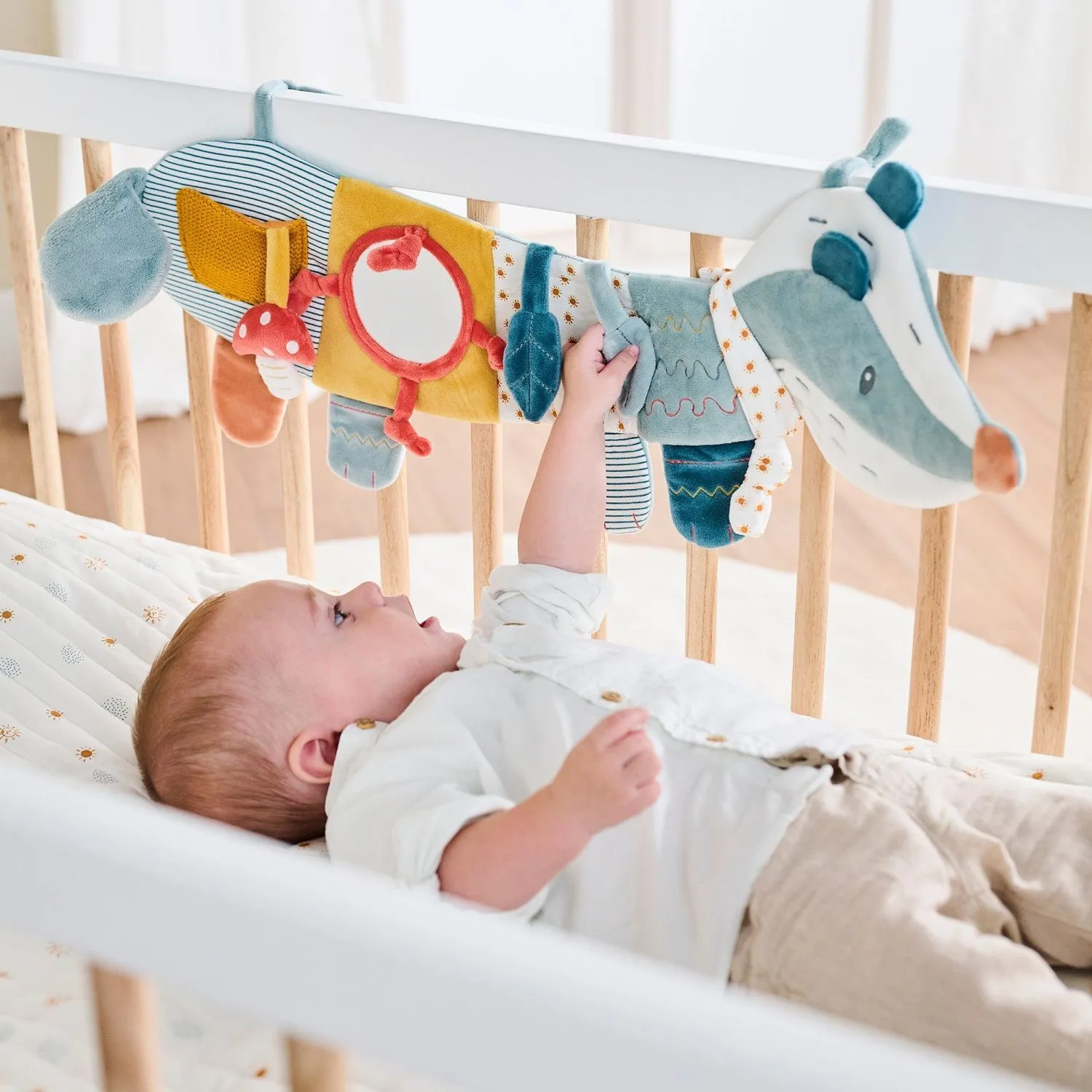 Игрушка мягкая Nattou Soft toy FELIX & LEO Барсук и Ослик панель на завязках 595308