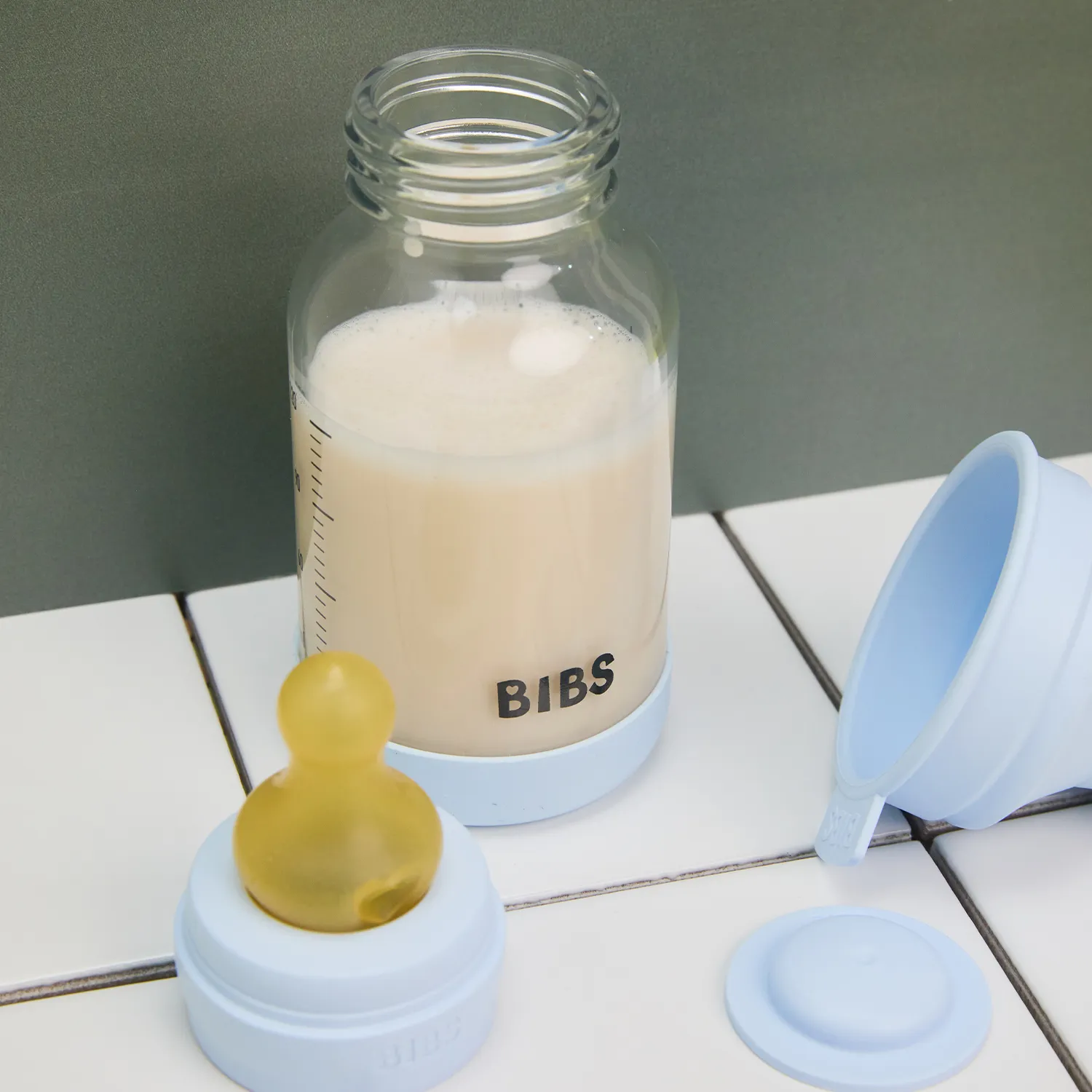 Бутылочка BIBS стеклянная для кормления с латексной соской медленный поток 120 мл 