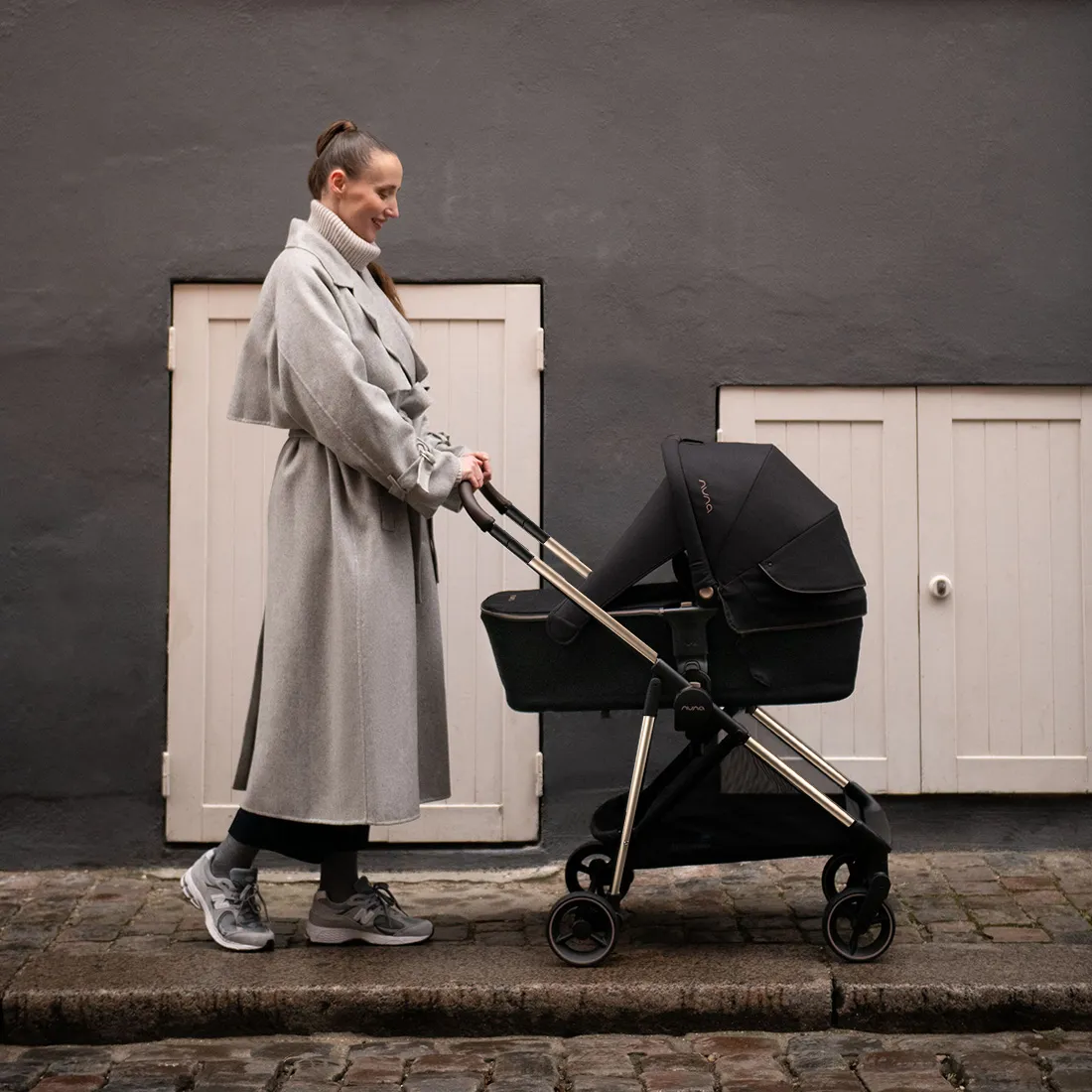 Коляска 2 в 1 Nuna IXXA NEXT, Черная (Riveted Rose) с люлькой LYTL, Черная (Riveted)