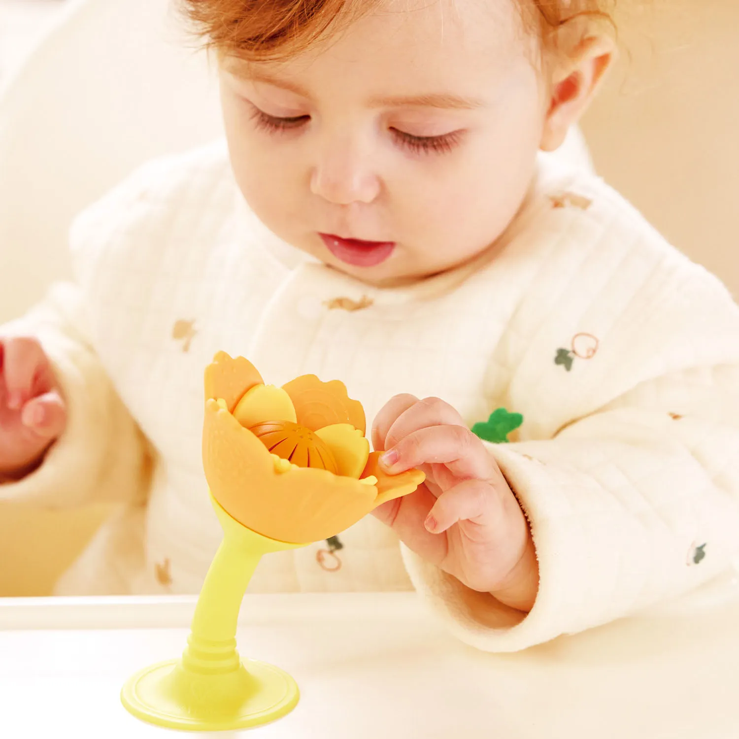 Погремушка HAPE «Малышам» Оранжевый цветок E0137_HP