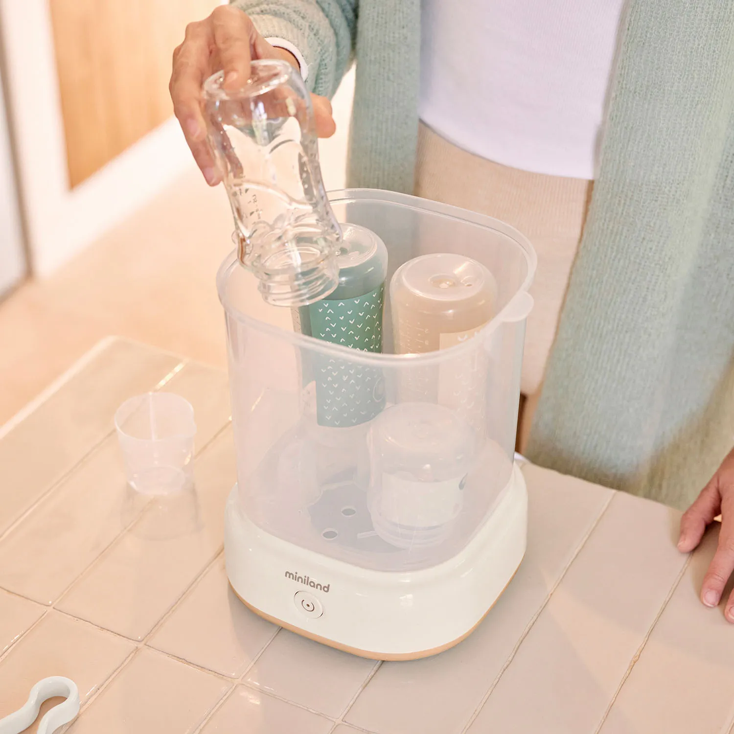 Стерилизатор компактный Miniland для бутылочек Steamy 89687