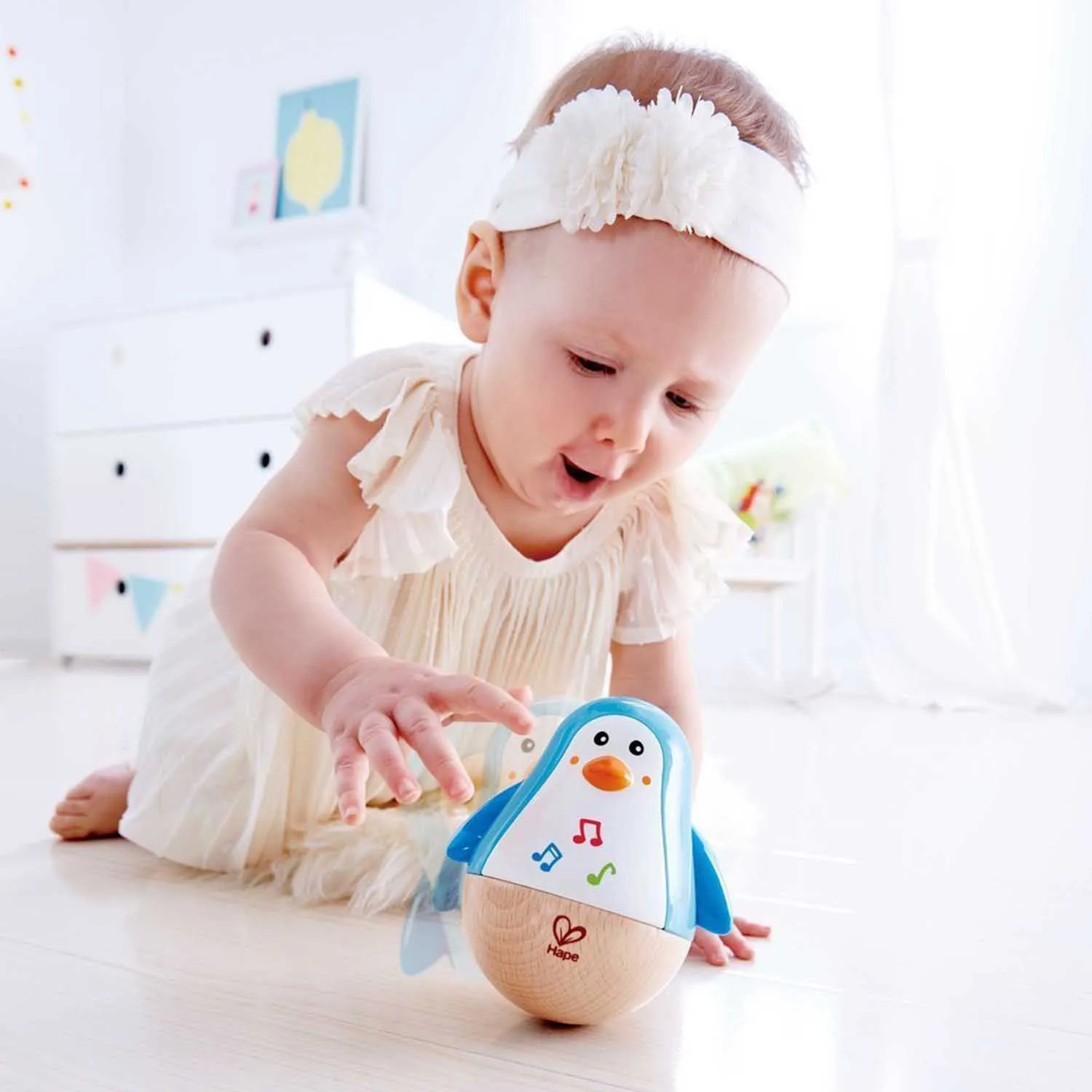 Музыкальная игрушка-неваляшка Hape «Пингвин»