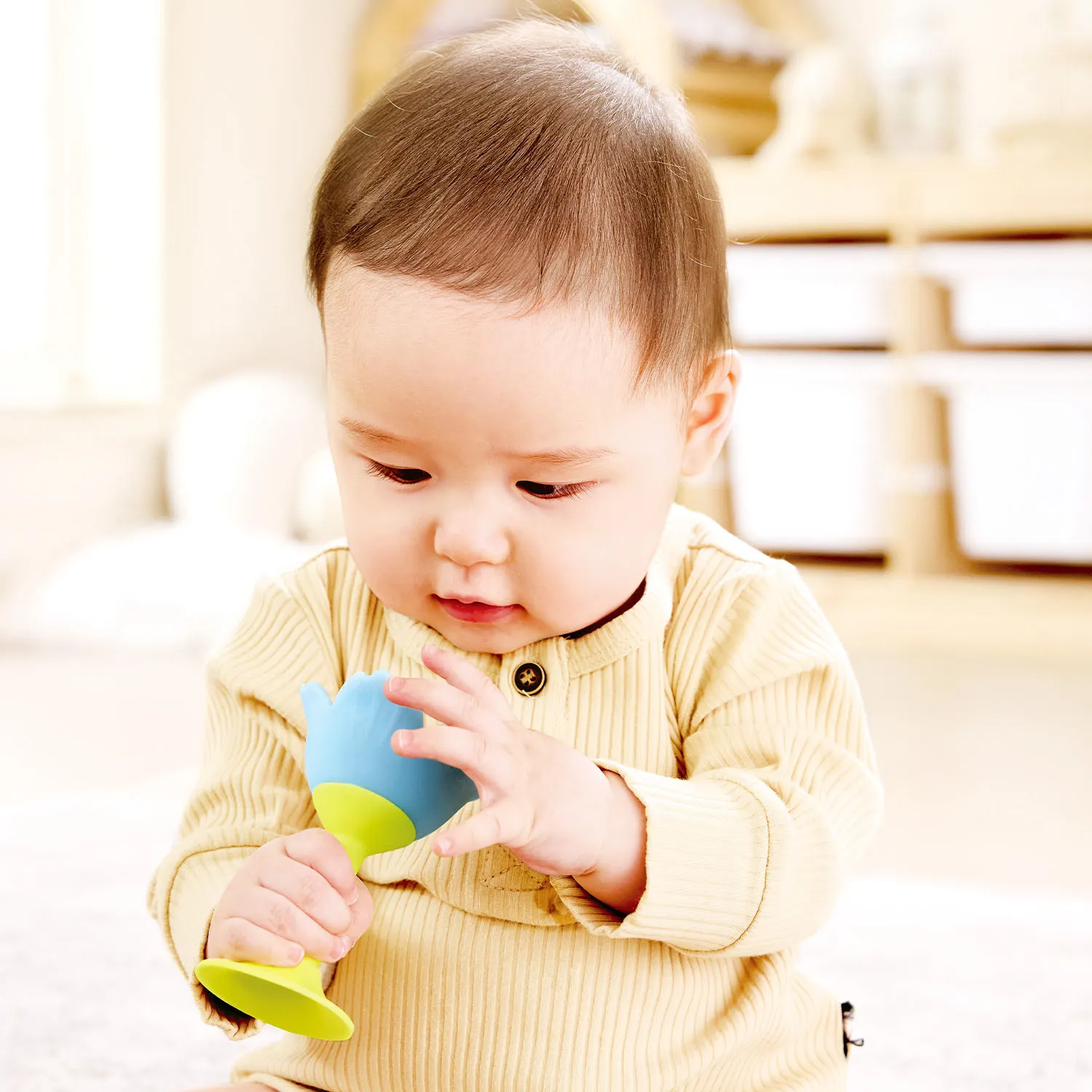 Погремушка HAPE «Малышам» Голубой цветок E0138_HP