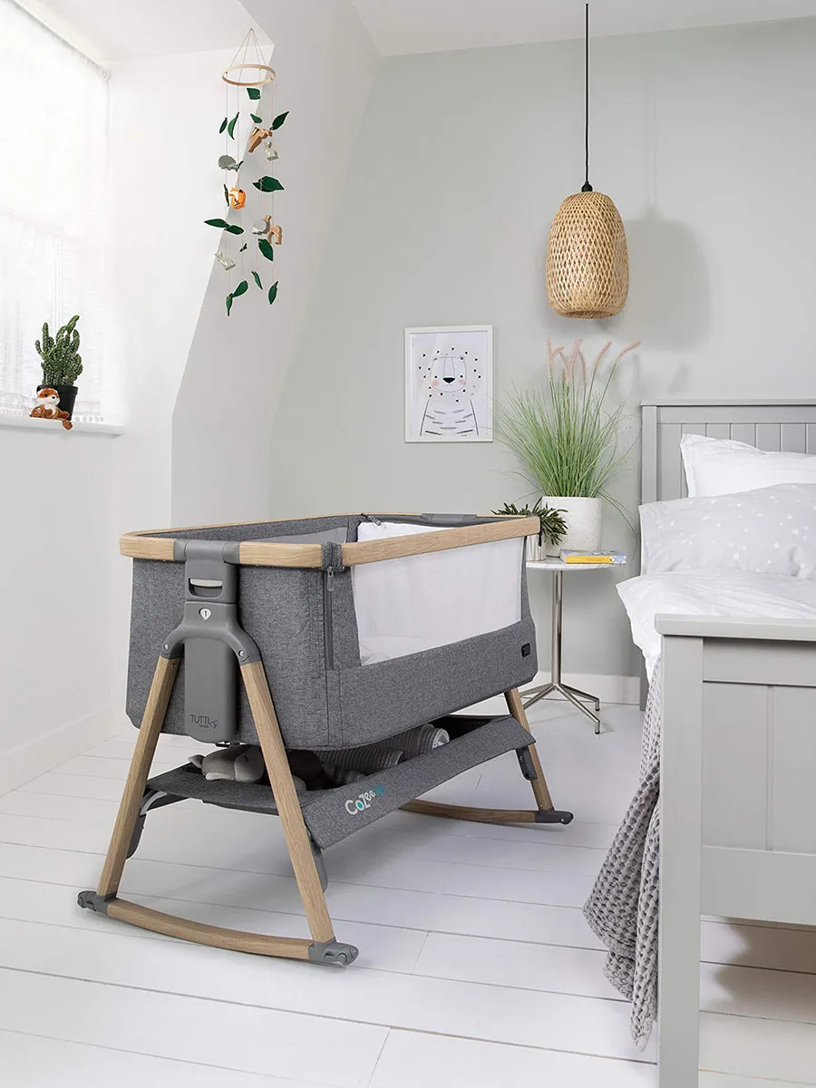 Набор Tutti Bambini: Кровать (колыбель) CoZee Oak/Charcoal 211205/3590 + Качалка Oak 211266/35. Изображение 1