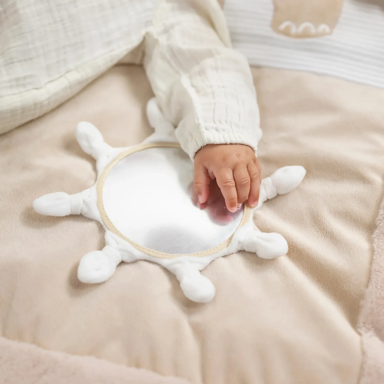 Коврик детский игровой Nattou FLO, ERNEST & OLI Лиса, Лев и Слоник с арками 682251