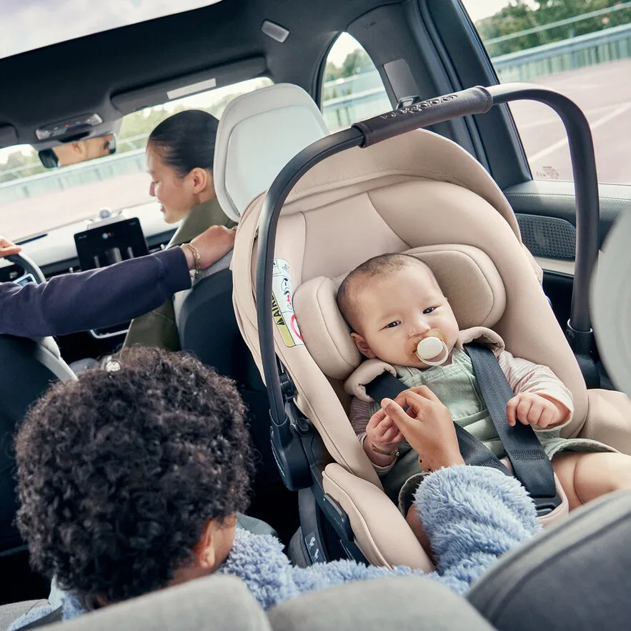 Автокресло 0+ Bugaboo Otter by Nuna