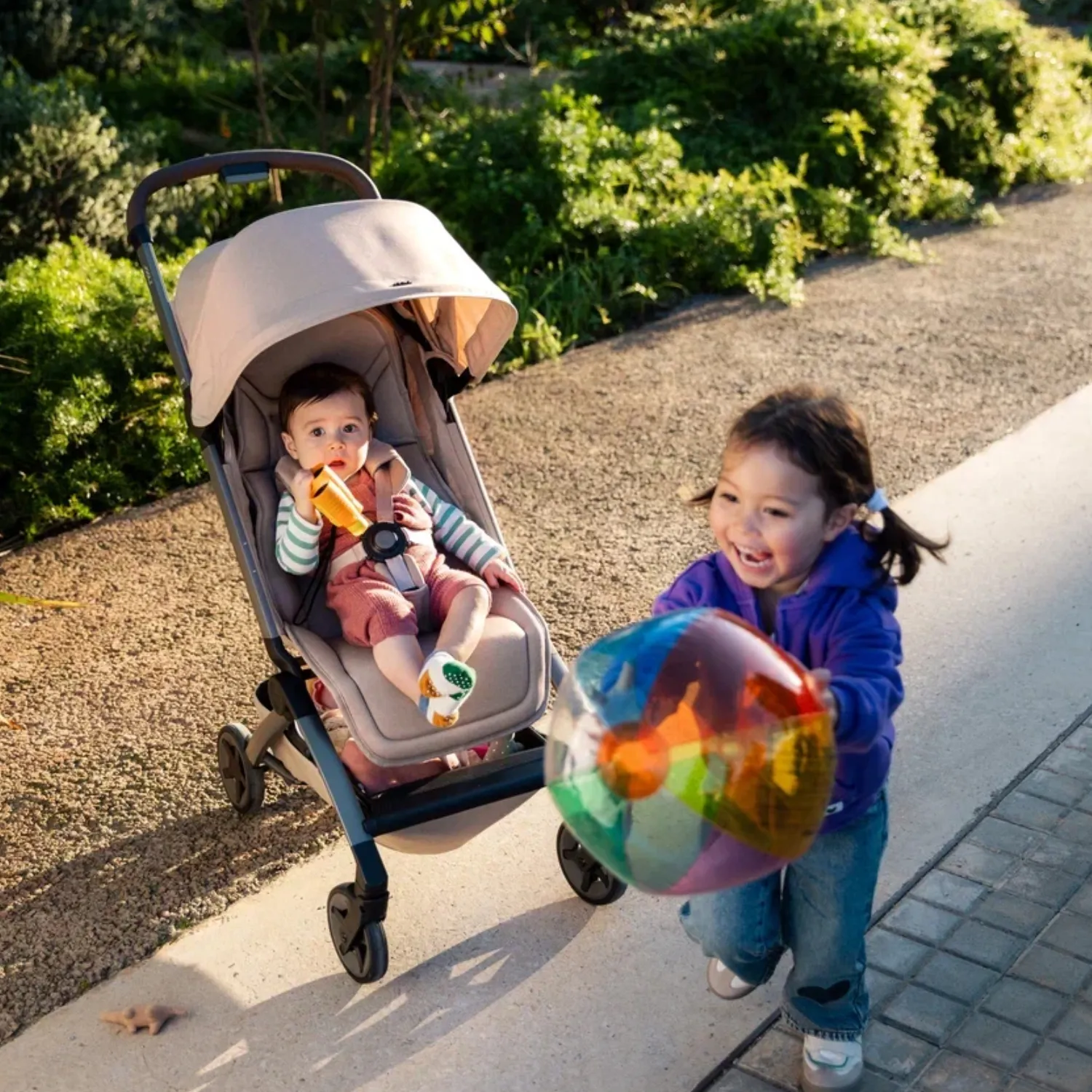 Коляска прогулочная Joolz Aer2 SE с бампером и подстаканником