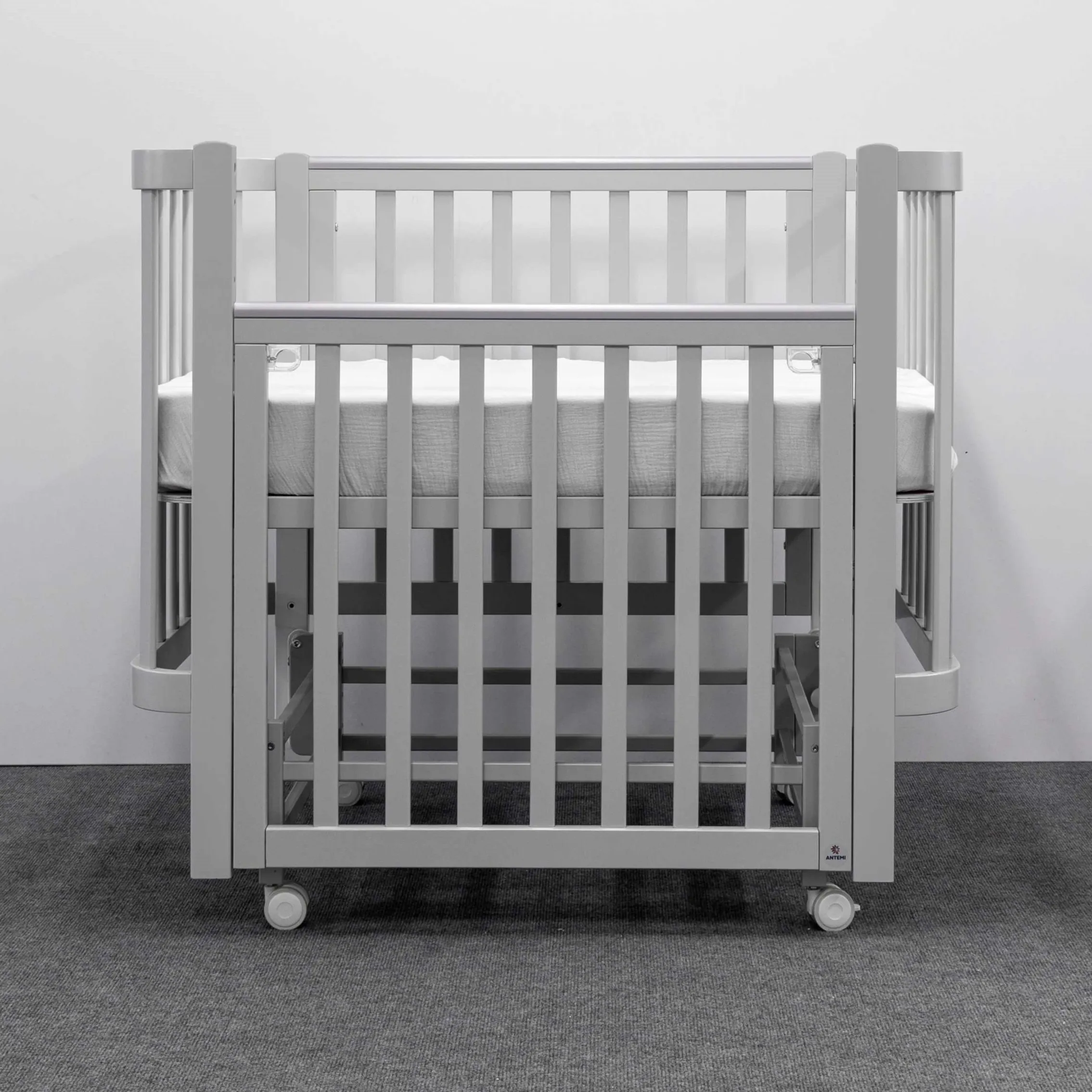 Кроватка детская ANTEMI Terra Light New с маятником 100х70