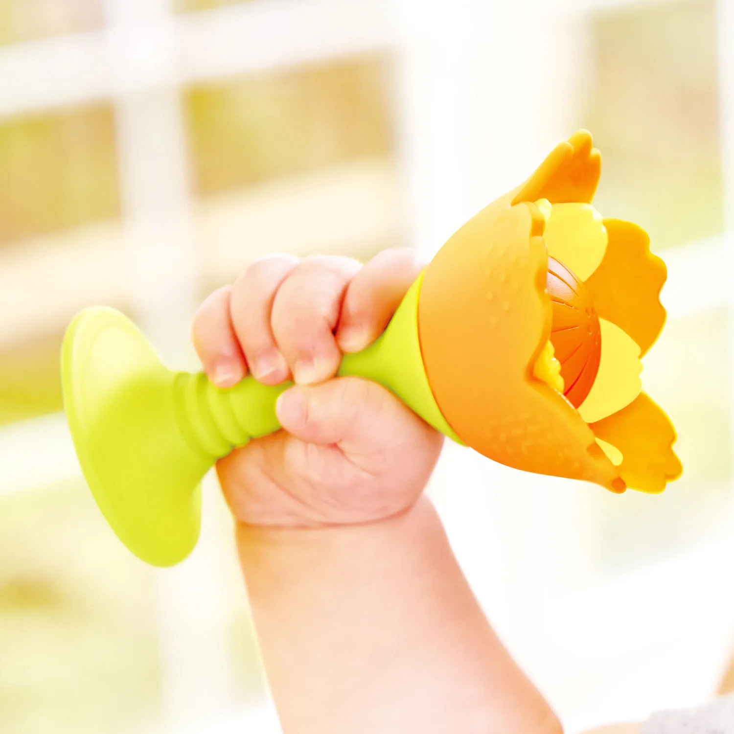 Погремушка HAPE «Малышам» Оранжевый цветок E0137_HP