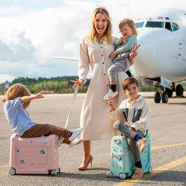 Чемодан-кроватка премиум-класса для путешествий JetKids by Stokke BedBox 2.0