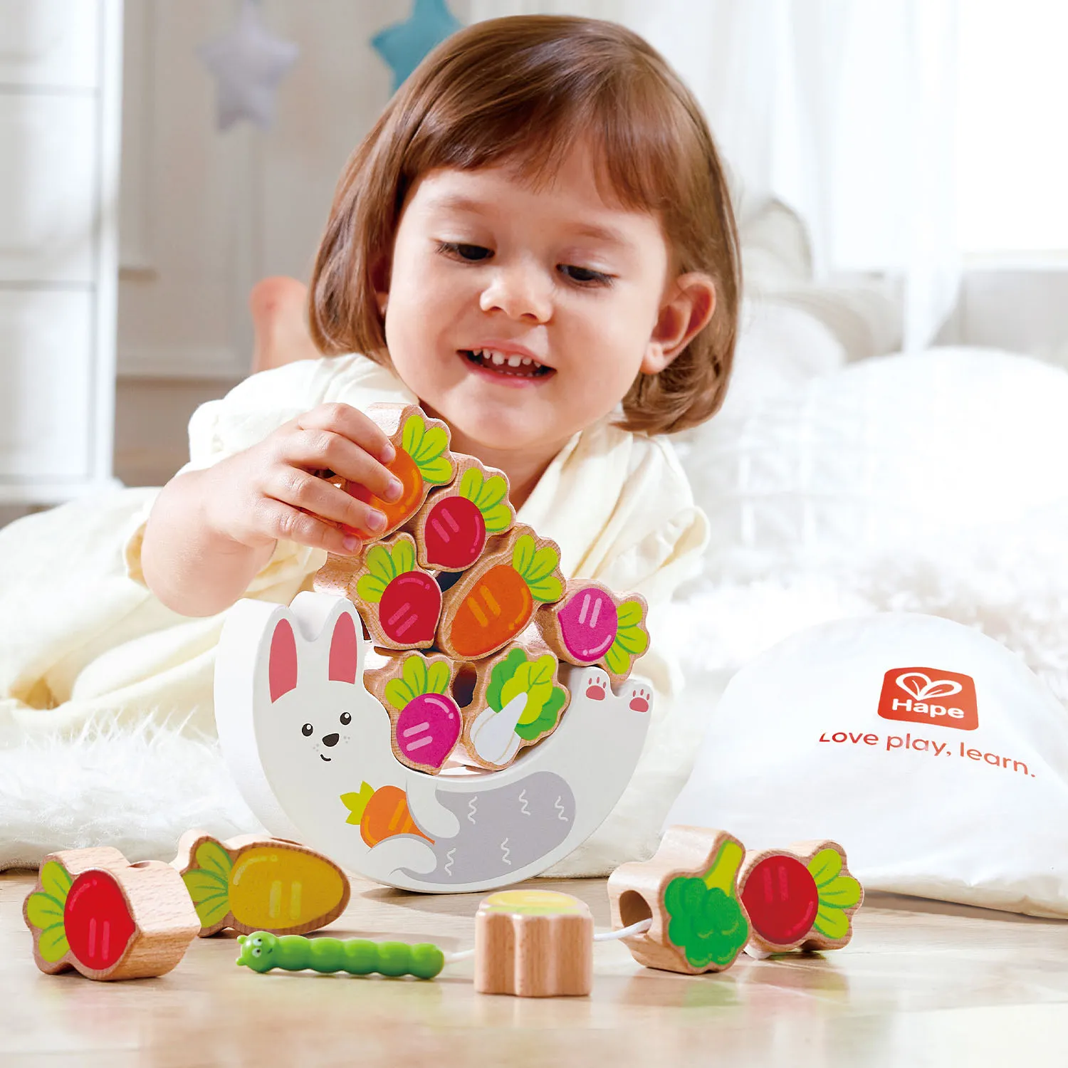 Игрушка HAPE шнуровка, балансир «Малышам» Собираем урожай с Зайкой  E0526_HP