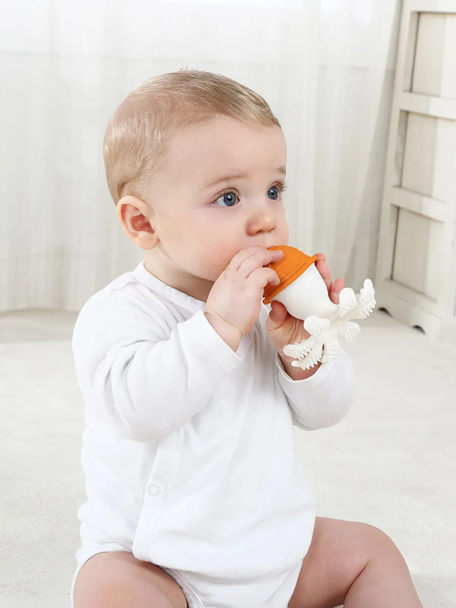 Прорезыватель Mombella силиконовый Осьминог оранжевый 8034. Изображение 2