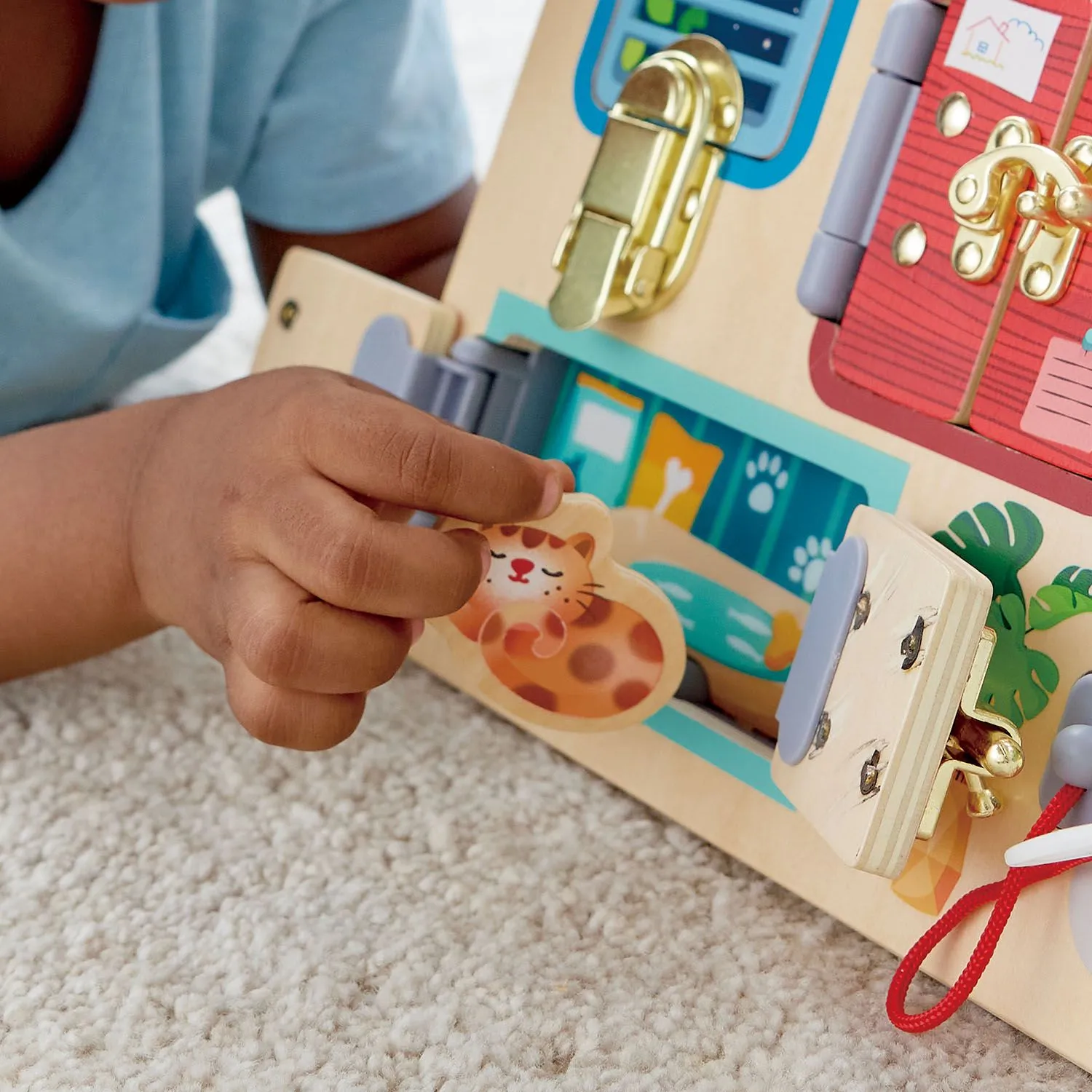 Игрушка HAPE развивающая Бизиборд «Тайные комнаты» E1111_HP