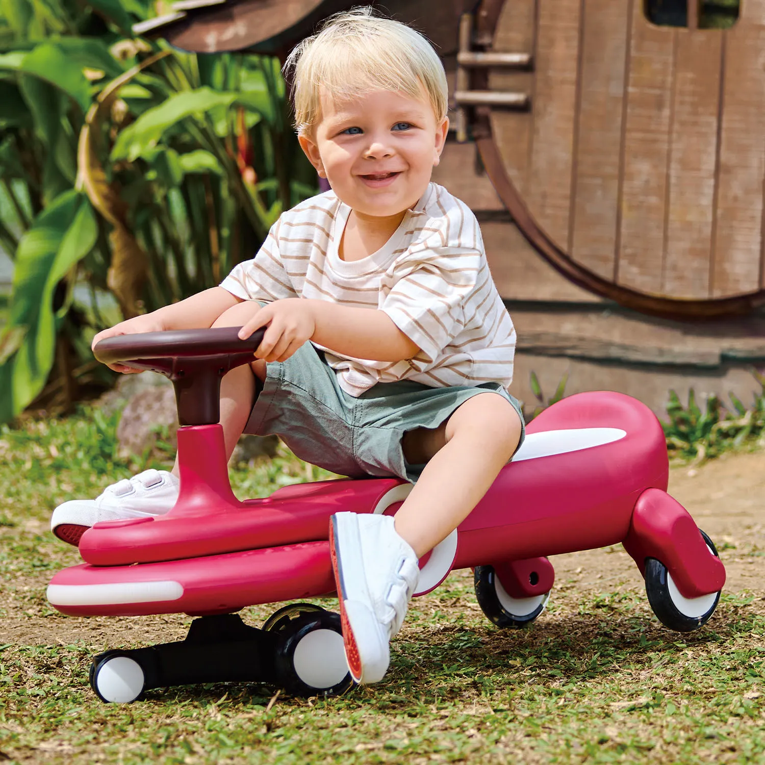 Беговел, машинка, толокар HAPE со светом и звуком «Первый транспорт»